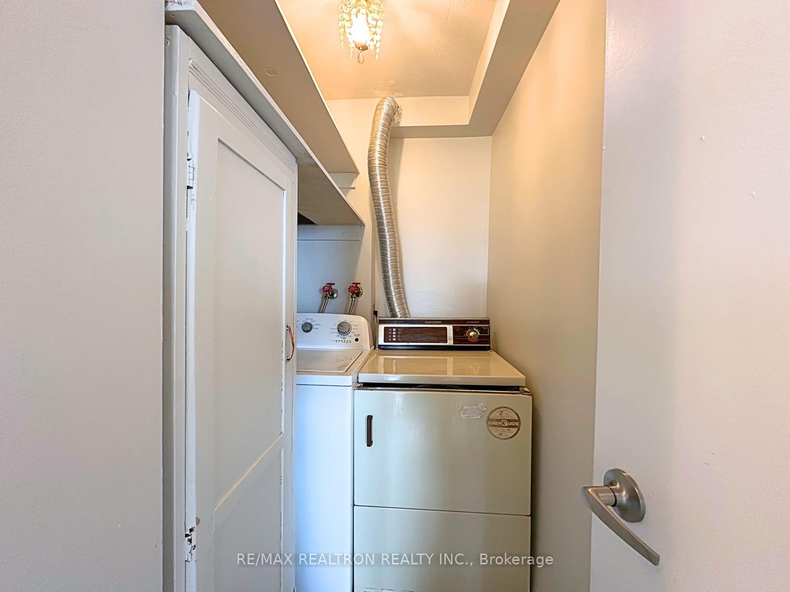 Photo 4 of Unit 903, 130 Neptune Drive, Toronto, Englemount-Lawrence — HOMEH