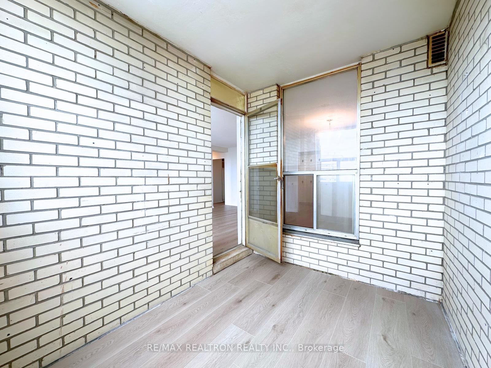 Photo 8 of Unit 903, 130 Neptune Drive, Toronto, Englemount-Lawrence — HOMEH