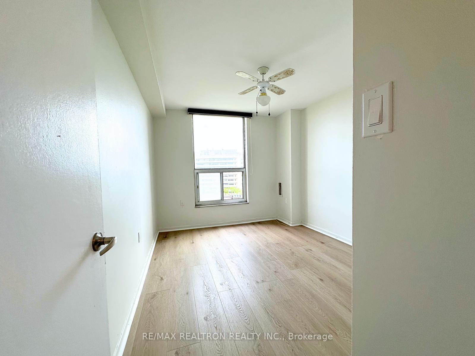 Photo 7 of Unit 903, 130 Neptune Drive, Toronto, Englemount-Lawrence — HOMEH