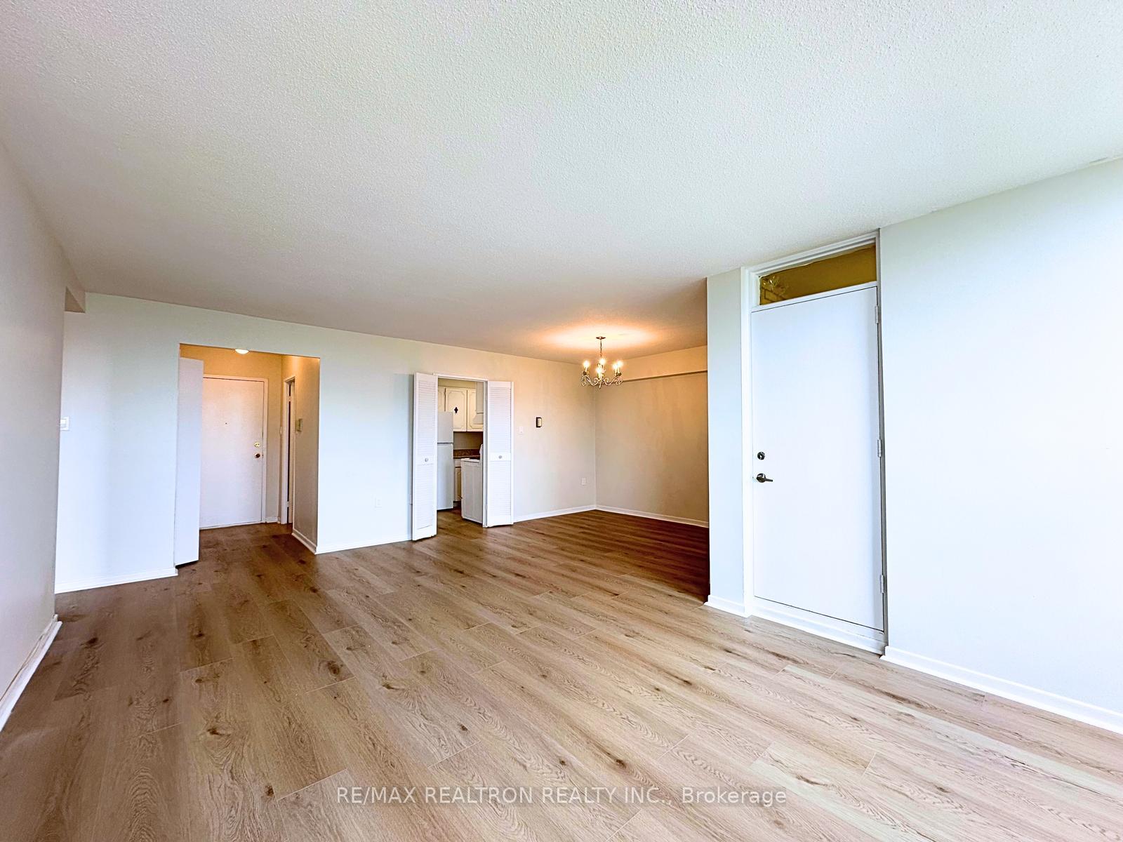 Photo 18 of Unit 903, 130 Neptune Drive, Toronto, Englemount-Lawrence — HOMEH