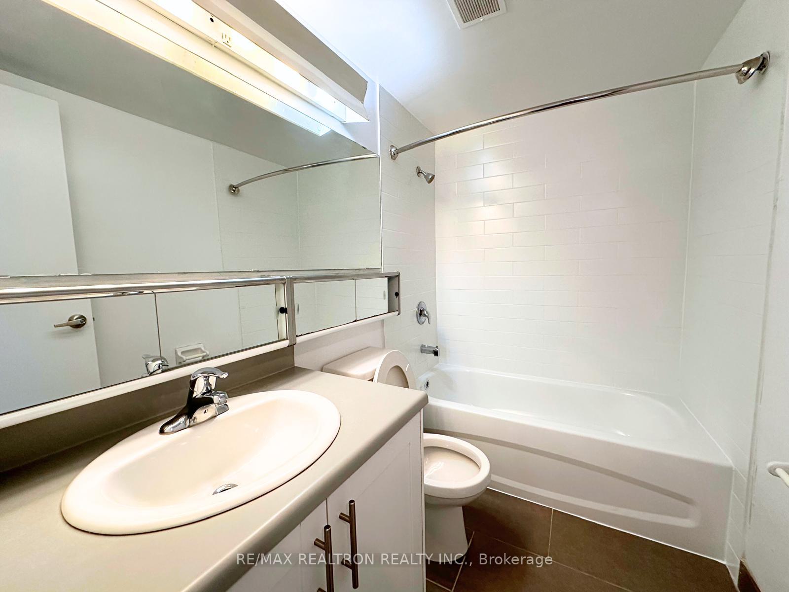 Photo 13 of Unit 903, 130 Neptune Drive, Toronto, Englemount-Lawrence — HOMEH