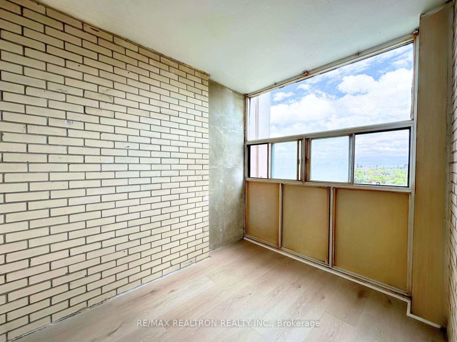 Photo 16 of Unit 903, 130 Neptune Drive, Toronto, Englemount-Lawrence — HOMEH