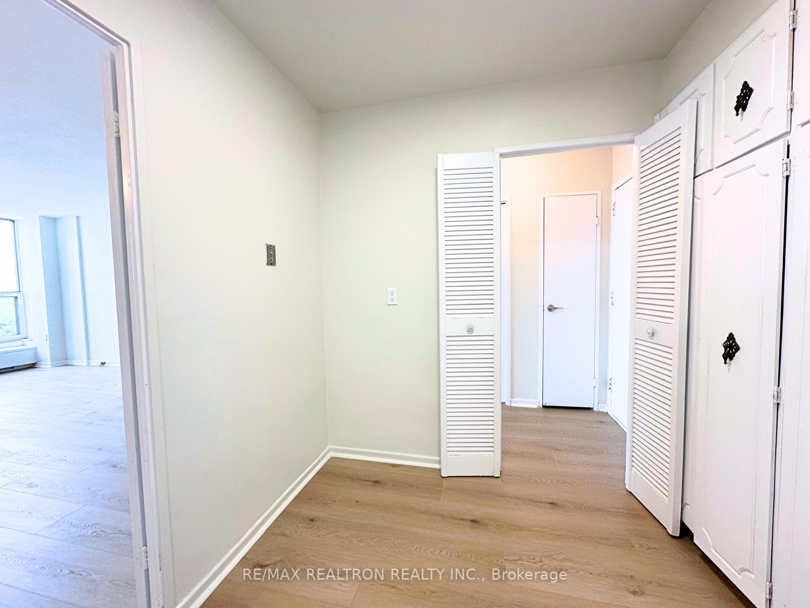 Photo 22 of Unit 903, 130 Neptune Drive, Toronto, Englemount-Lawrence — HOMEH