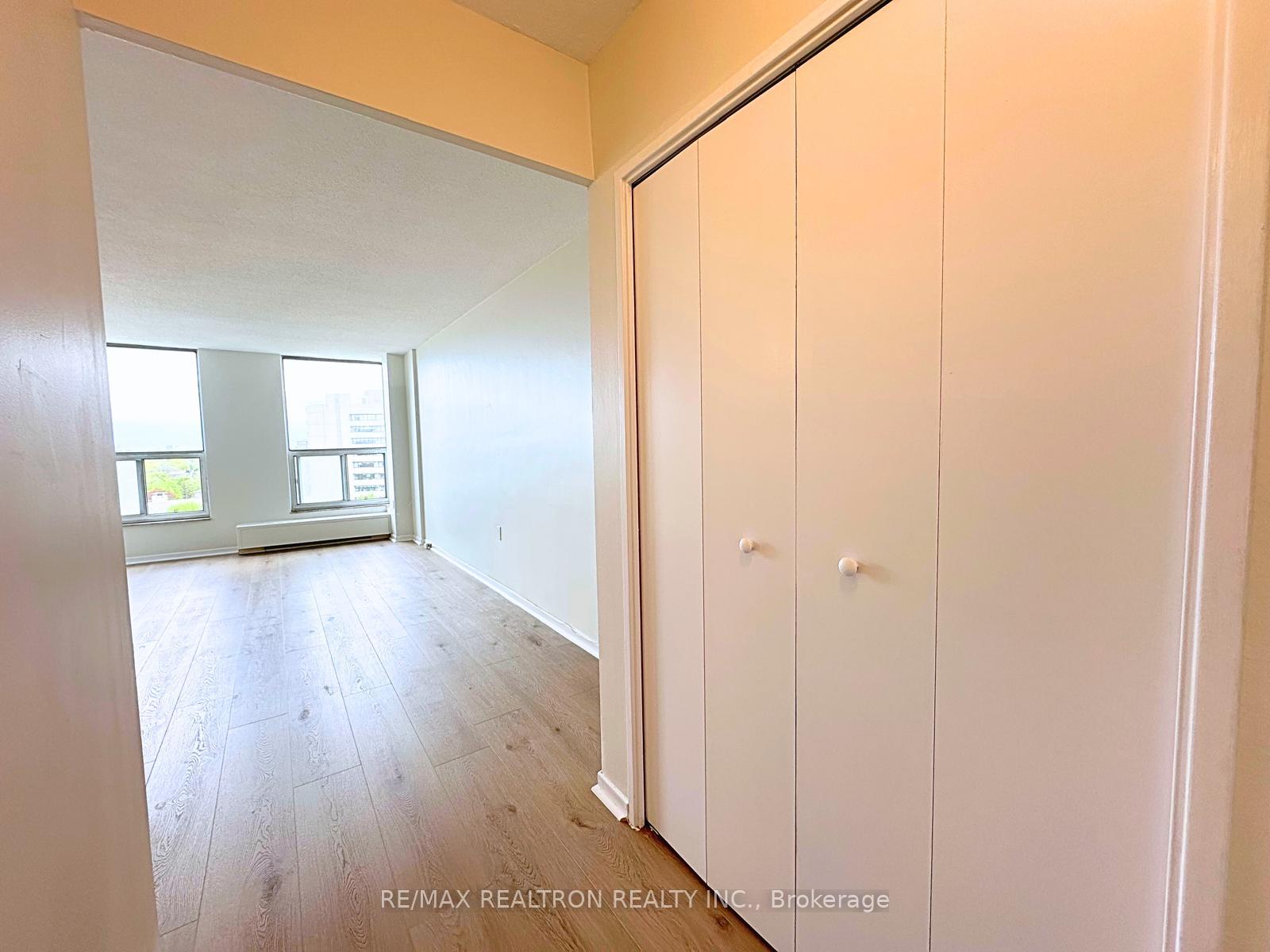 Photo 17 of Unit 903, 130 Neptune Drive, Toronto, Englemount-Lawrence — HOMEH