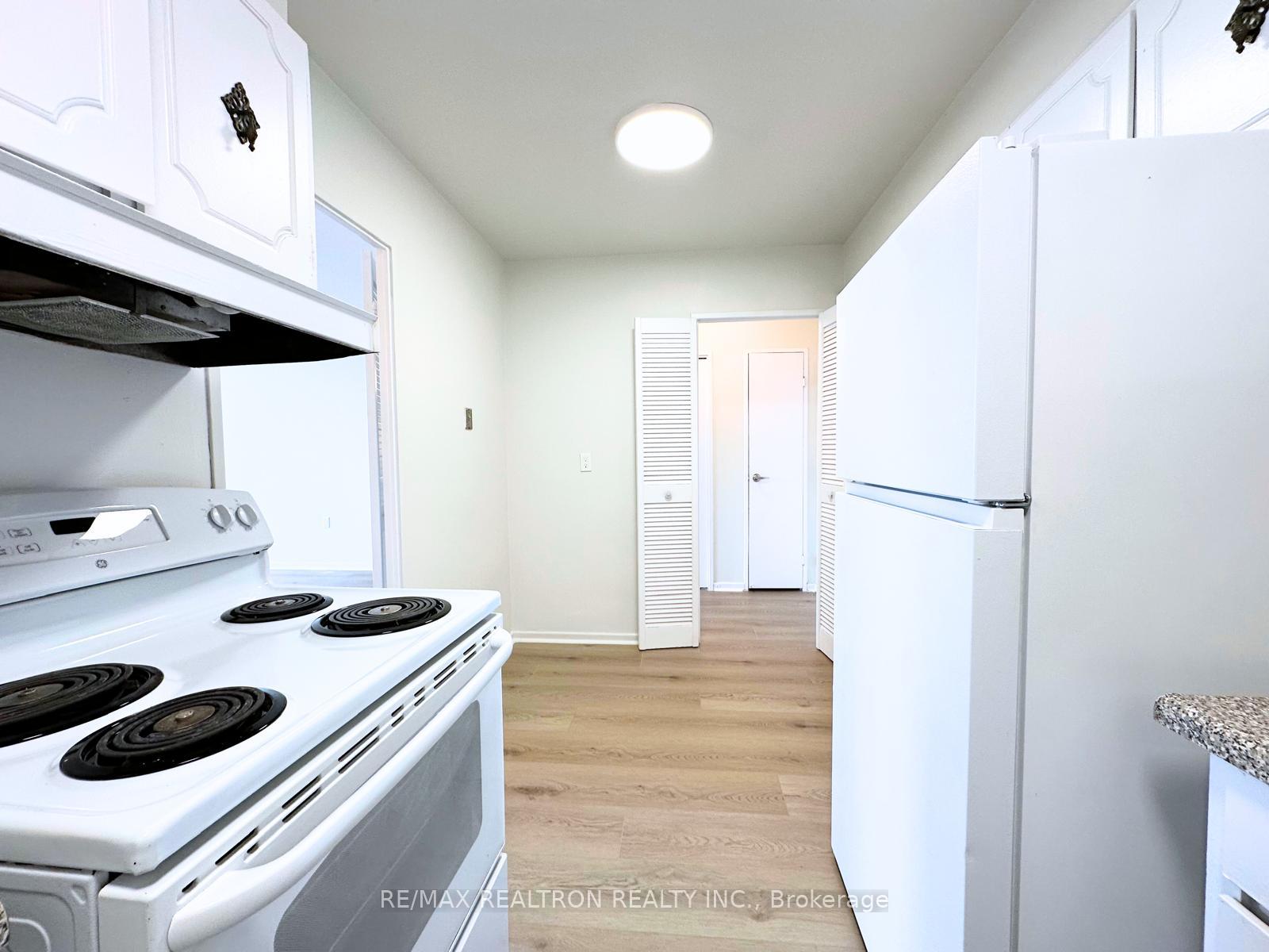 Photo 24 of Unit 903, 130 Neptune Drive, Toronto, Englemount-Lawrence — HOMEH