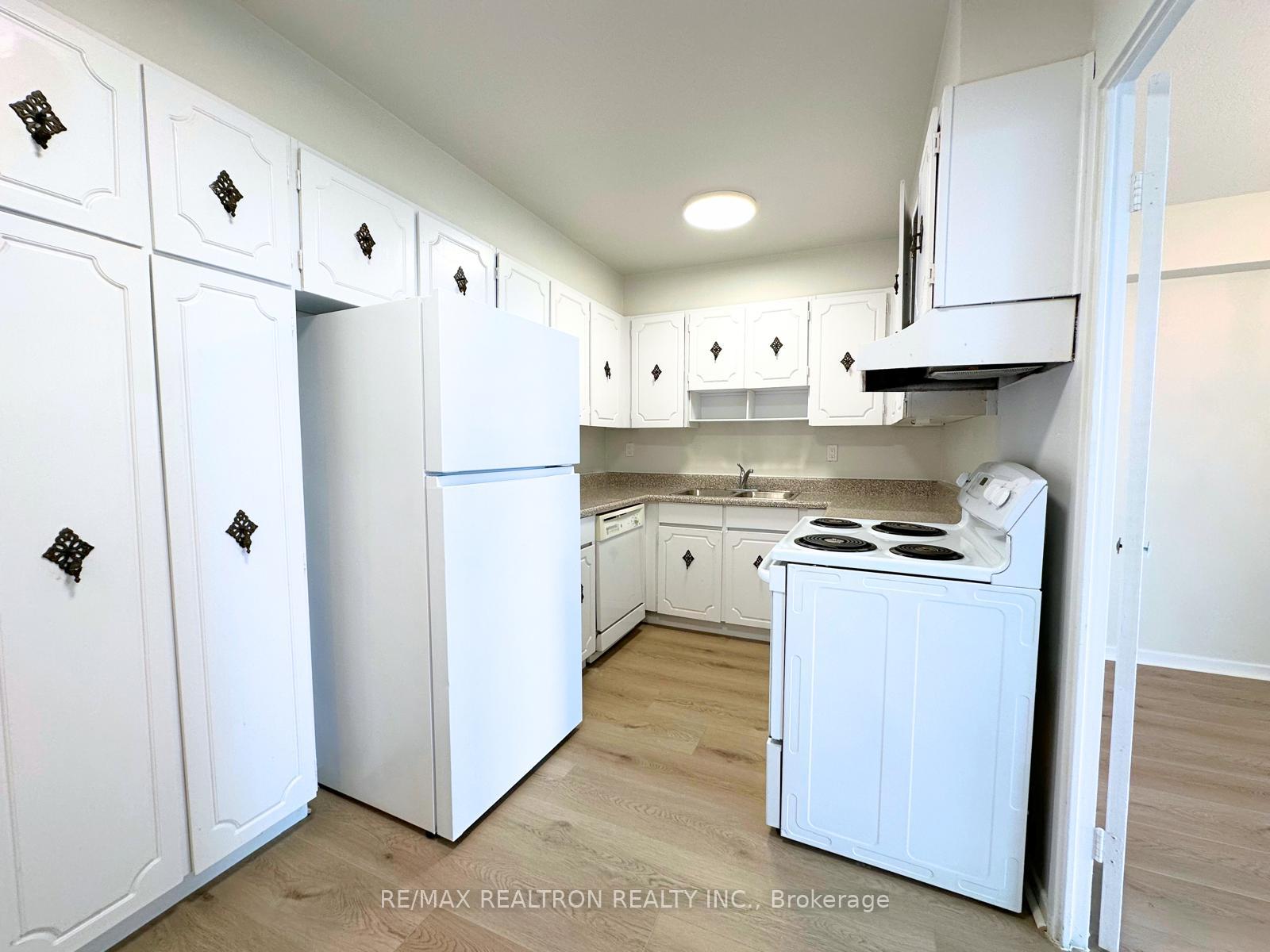 Photo 21 of Unit 903, 130 Neptune Drive, Toronto, Englemount-Lawrence — HOMEH