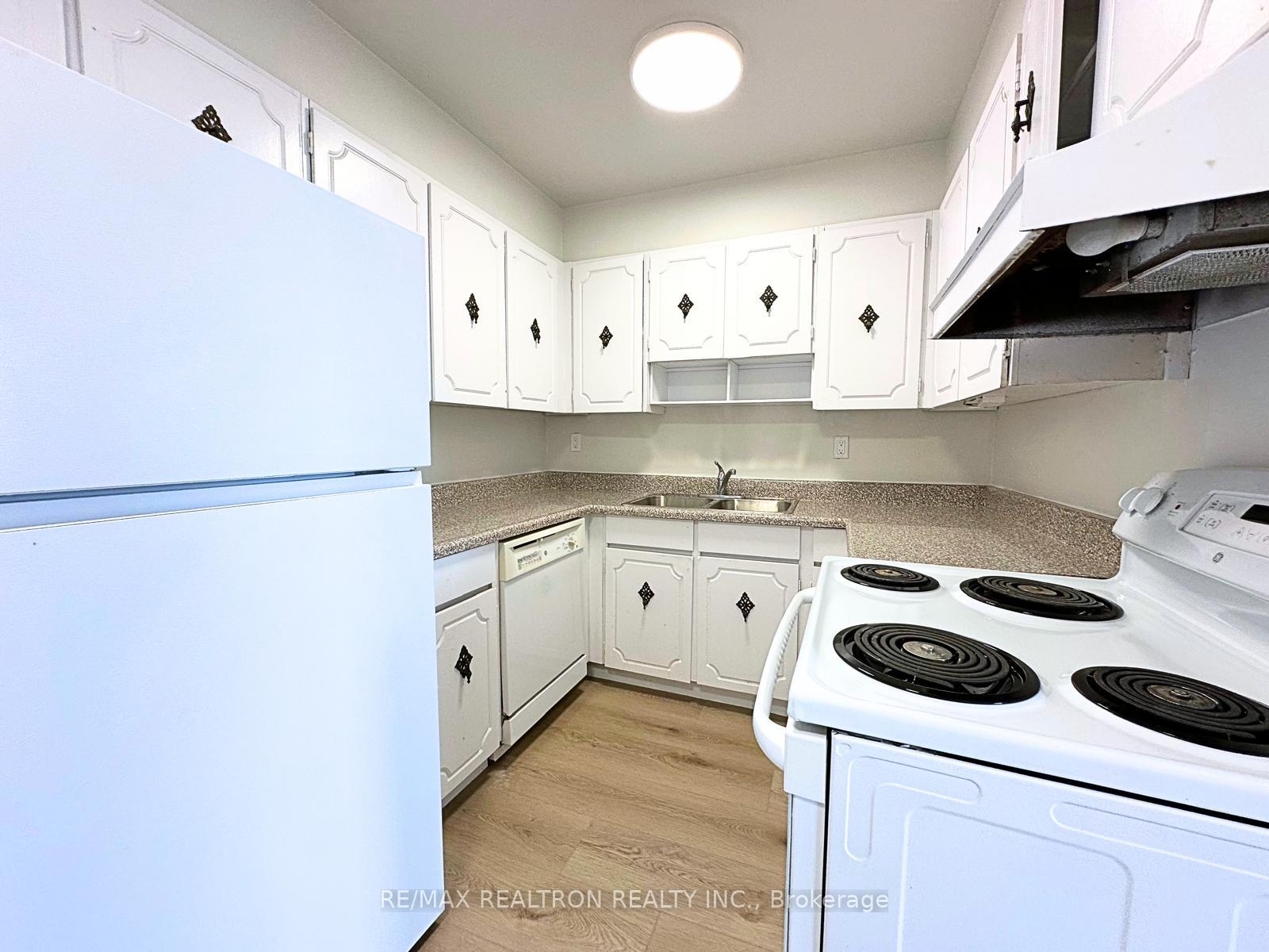 Photo 25 of Unit 903, 130 Neptune Drive, Toronto, Englemount-Lawrence — HOMEH
