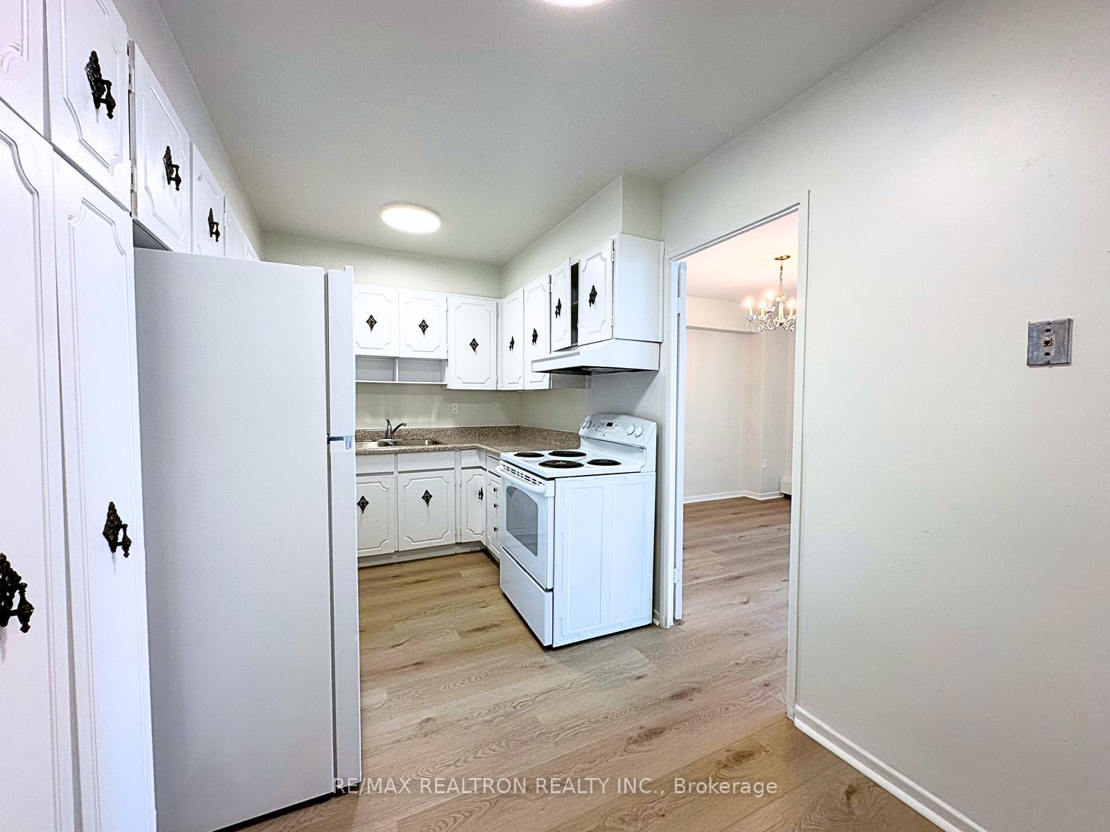 Photo 23 of Unit 903, 130 Neptune Drive, Toronto, Englemount-Lawrence — HOMEH