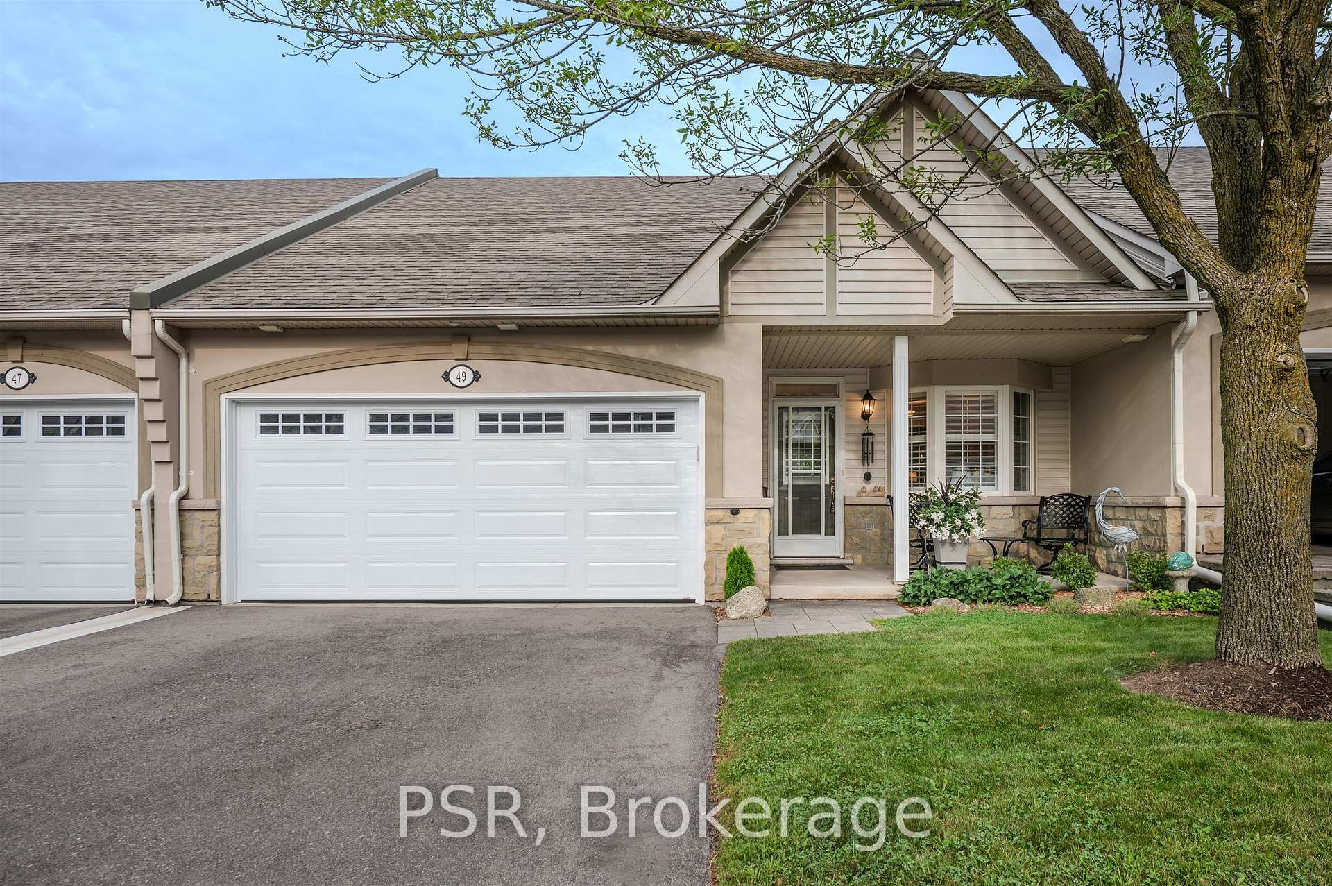 Photo 1 of Unit 49, 212 Stonehenge Drive, Hamilton, Meadowlands — HOMEH