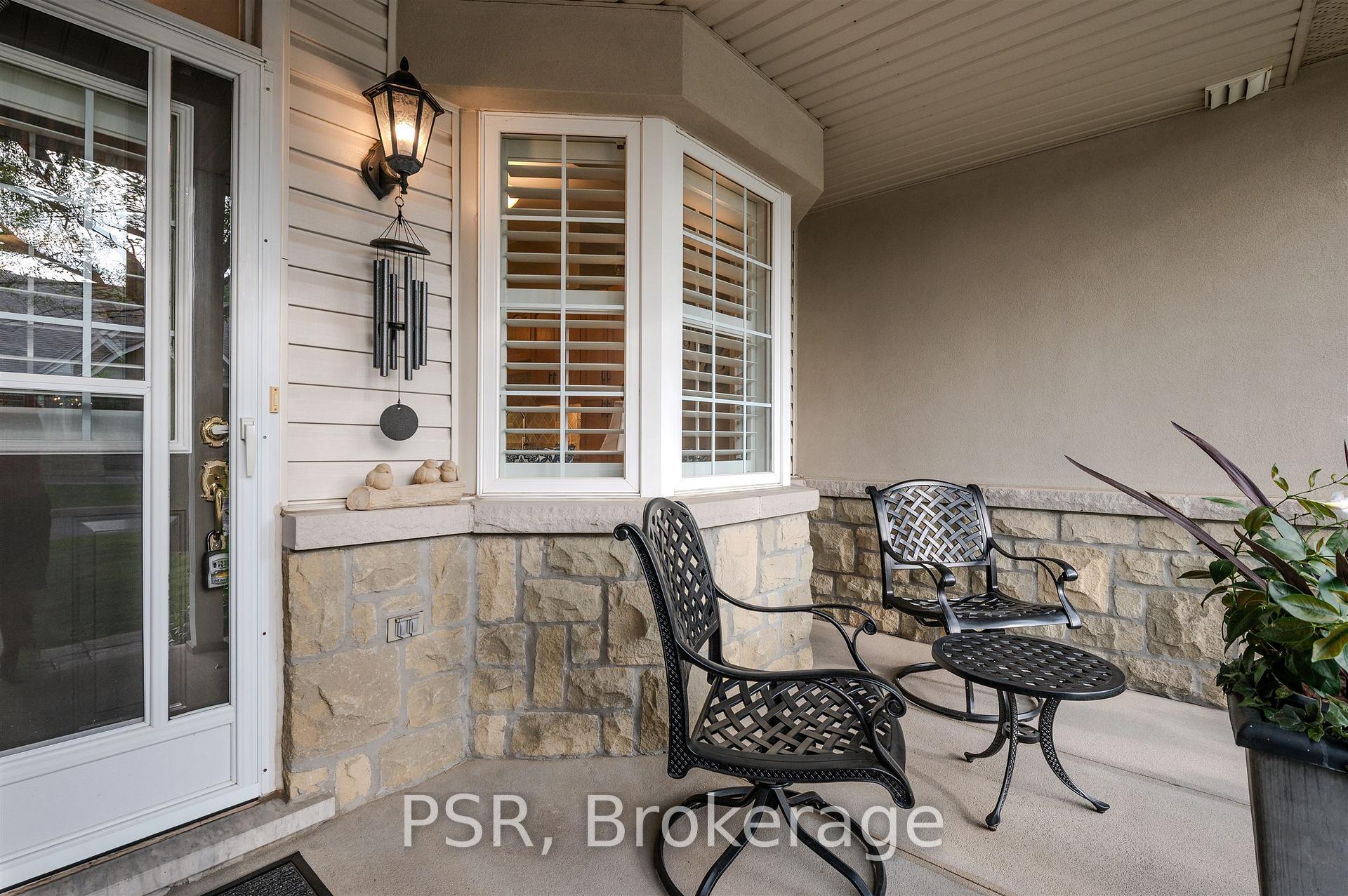 Photo 2 of Unit 49, 212 Stonehenge Drive, Hamilton, Meadowlands — HOMEH