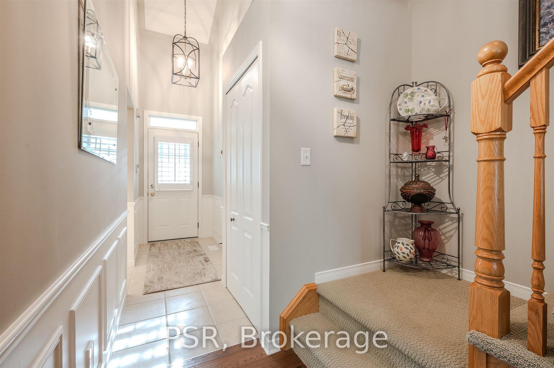 Photo 8 of Unit 49, 212 Stonehenge Drive, Hamilton, Meadowlands — HOMEH
