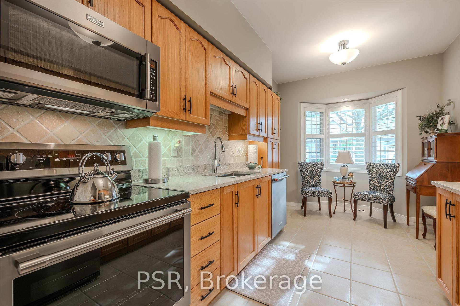 Photo 9 of Unit 49, 212 Stonehenge Drive, Hamilton, Meadowlands — HOMEH