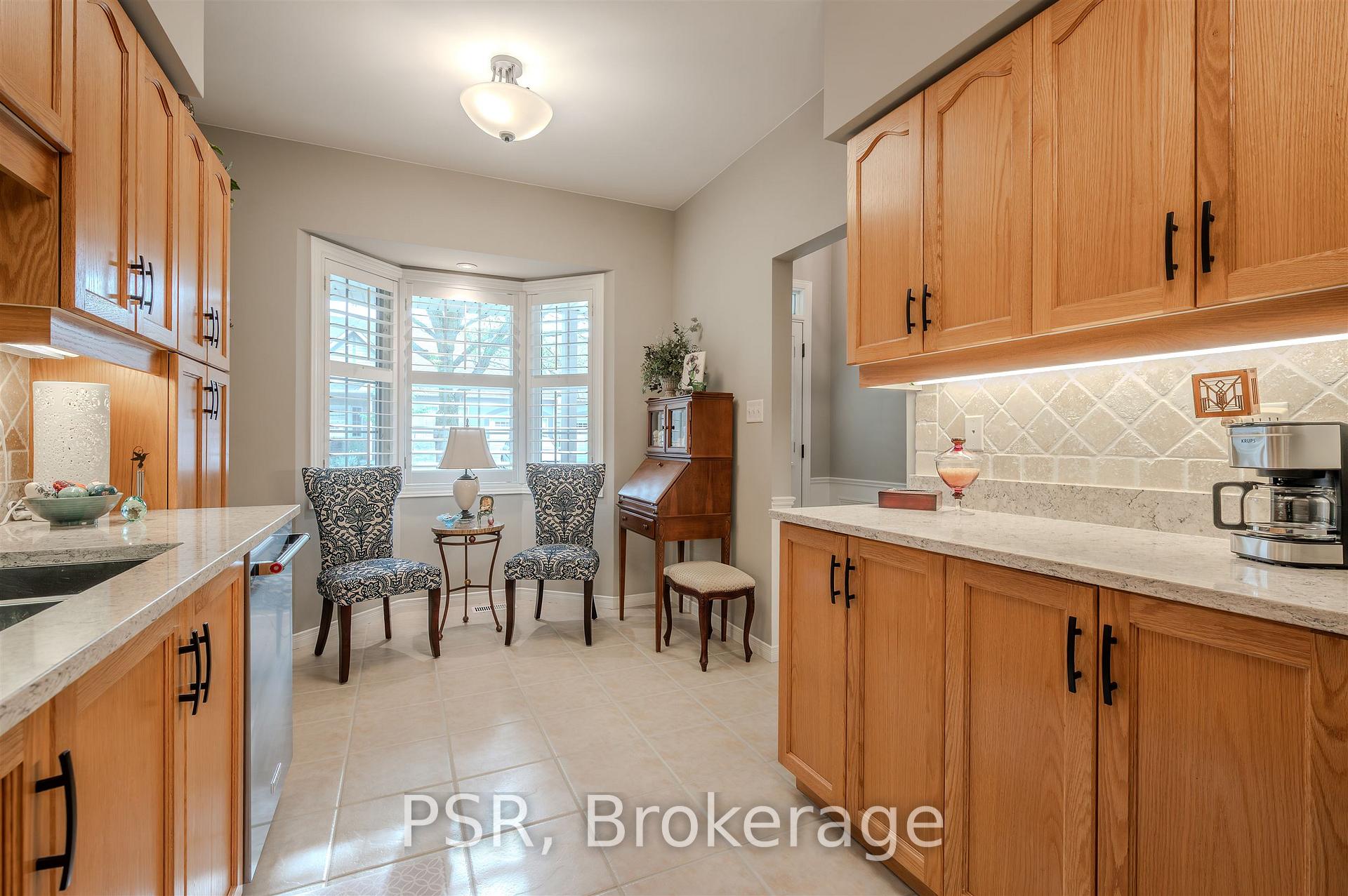 Photo 7 of Unit 49, 212 Stonehenge Drive, Hamilton, Meadowlands — HOMEH