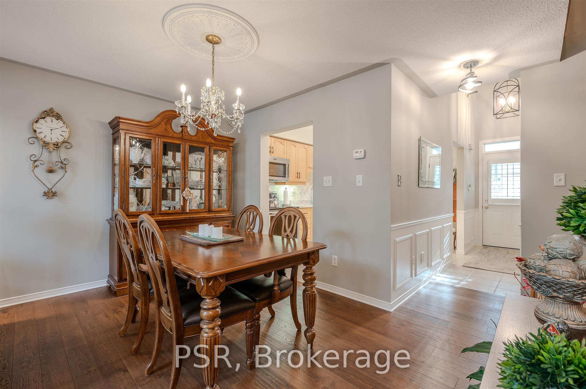 Photo 12 of Unit 49, 212 Stonehenge Drive, Hamilton, Meadowlands — HOMEH