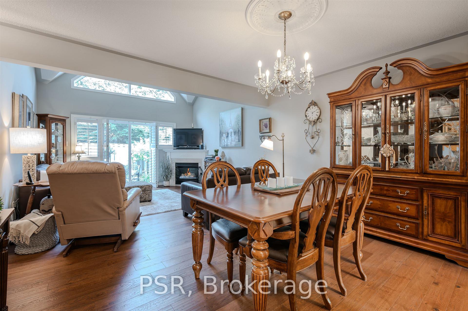 Photo 10 of Unit 49, 212 Stonehenge Drive, Hamilton, Meadowlands — HOMEH