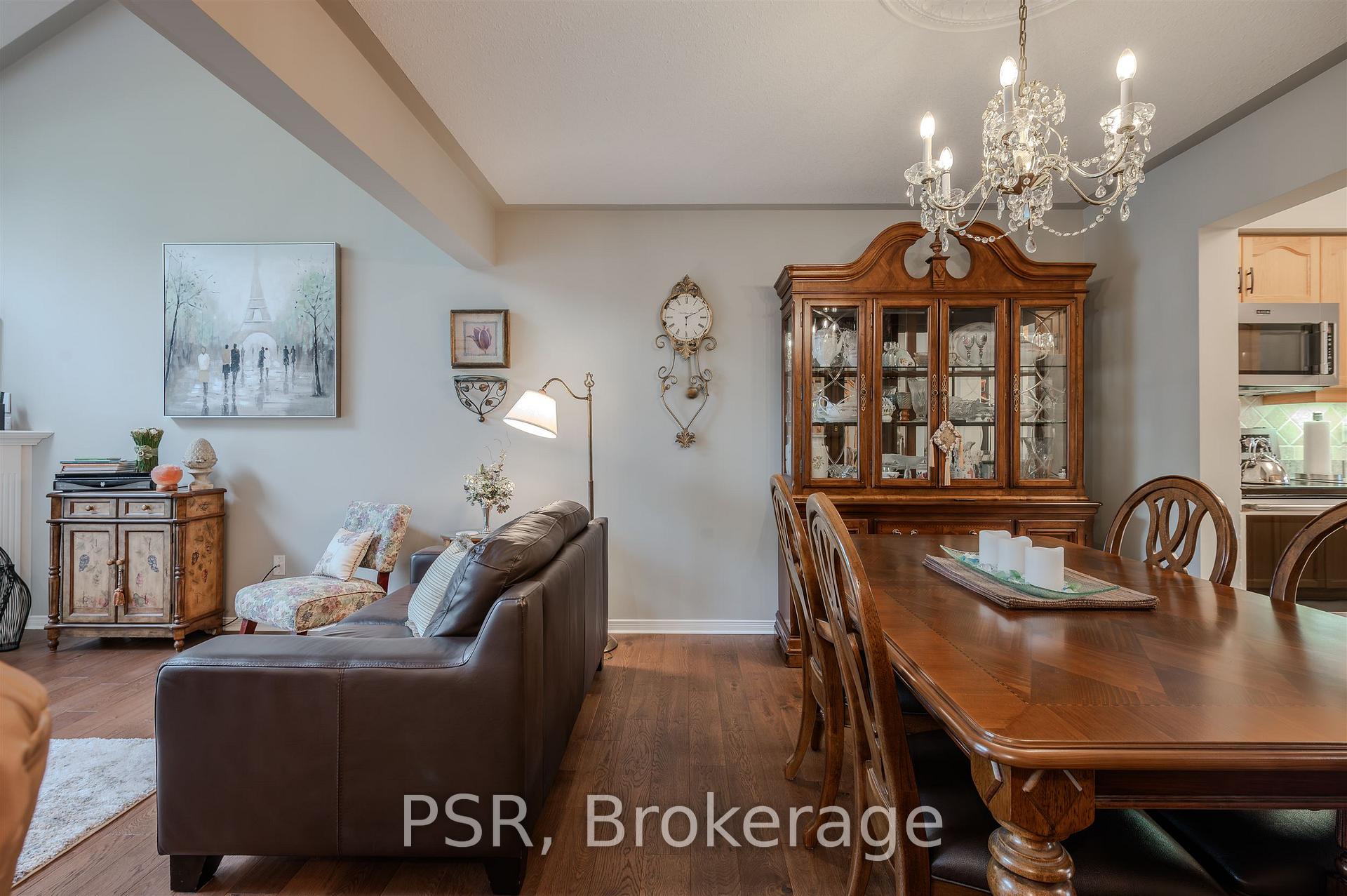 Photo 13 of Unit 49, 212 Stonehenge Drive, Hamilton, Meadowlands — HOMEH