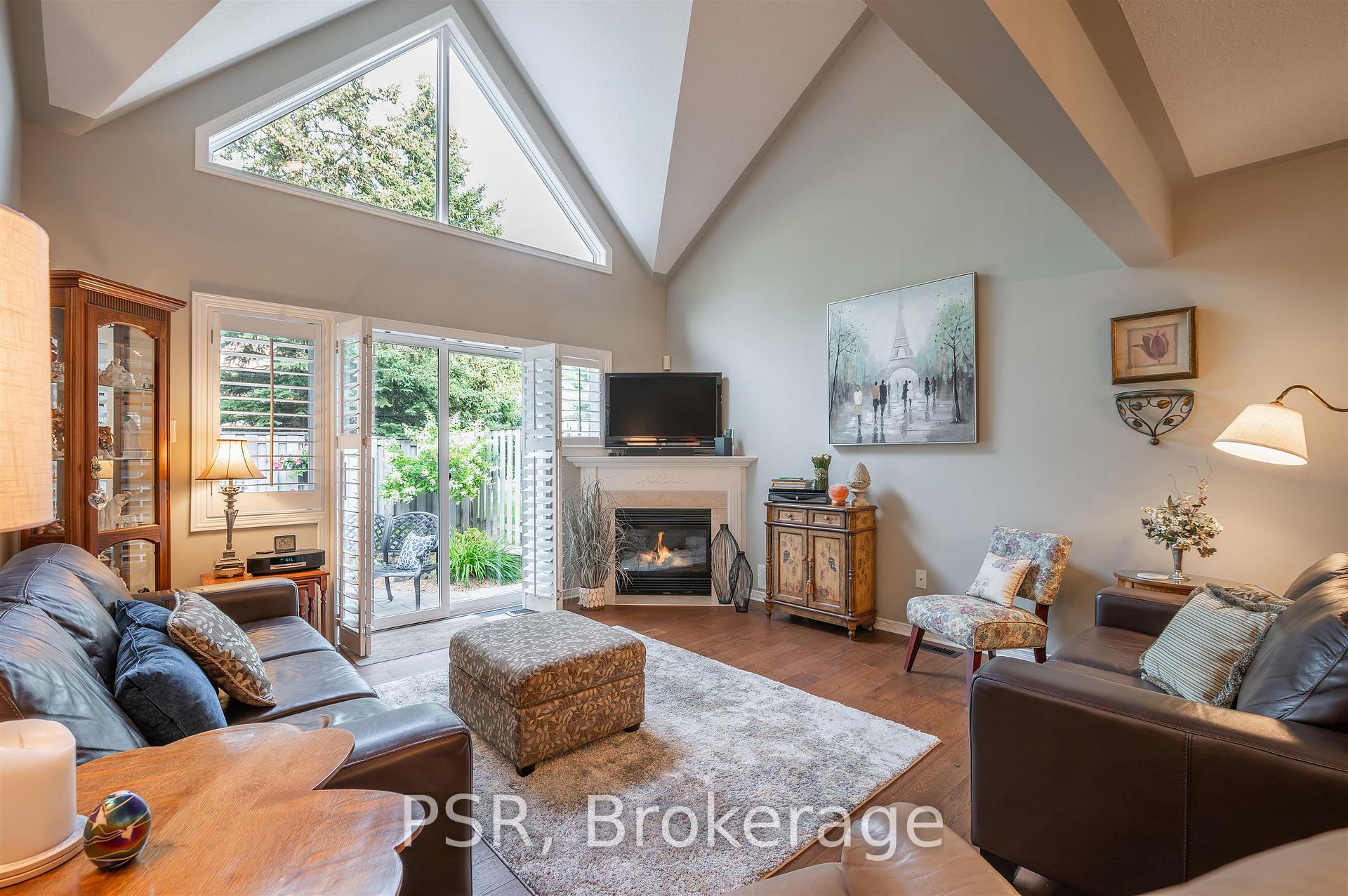 Photo 16 of Unit 49, 212 Stonehenge Drive, Hamilton, Meadowlands — HOMEH