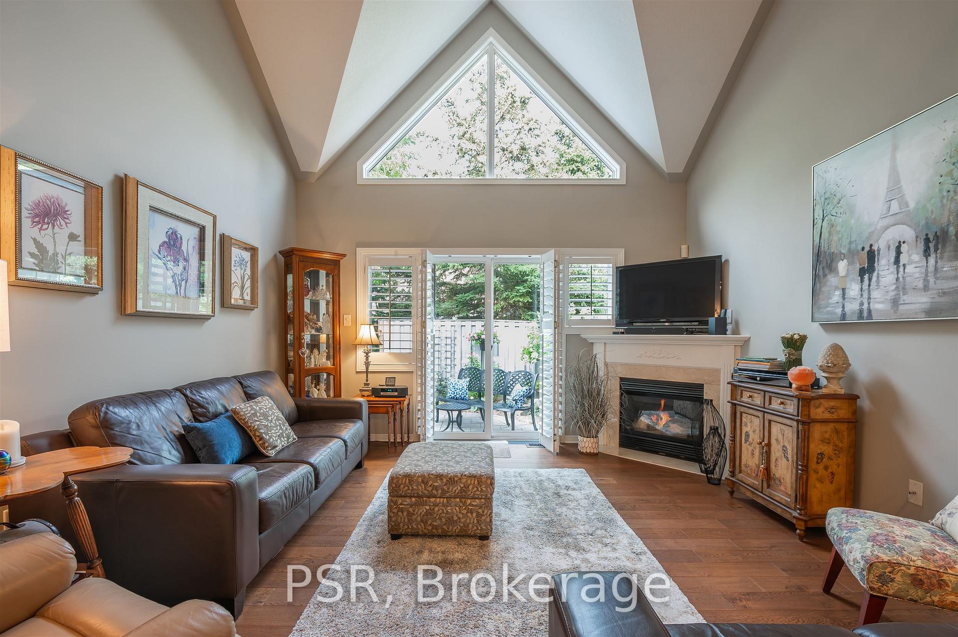 Photo 18 of Unit 49, 212 Stonehenge Drive, Hamilton, Meadowlands — HOMEH