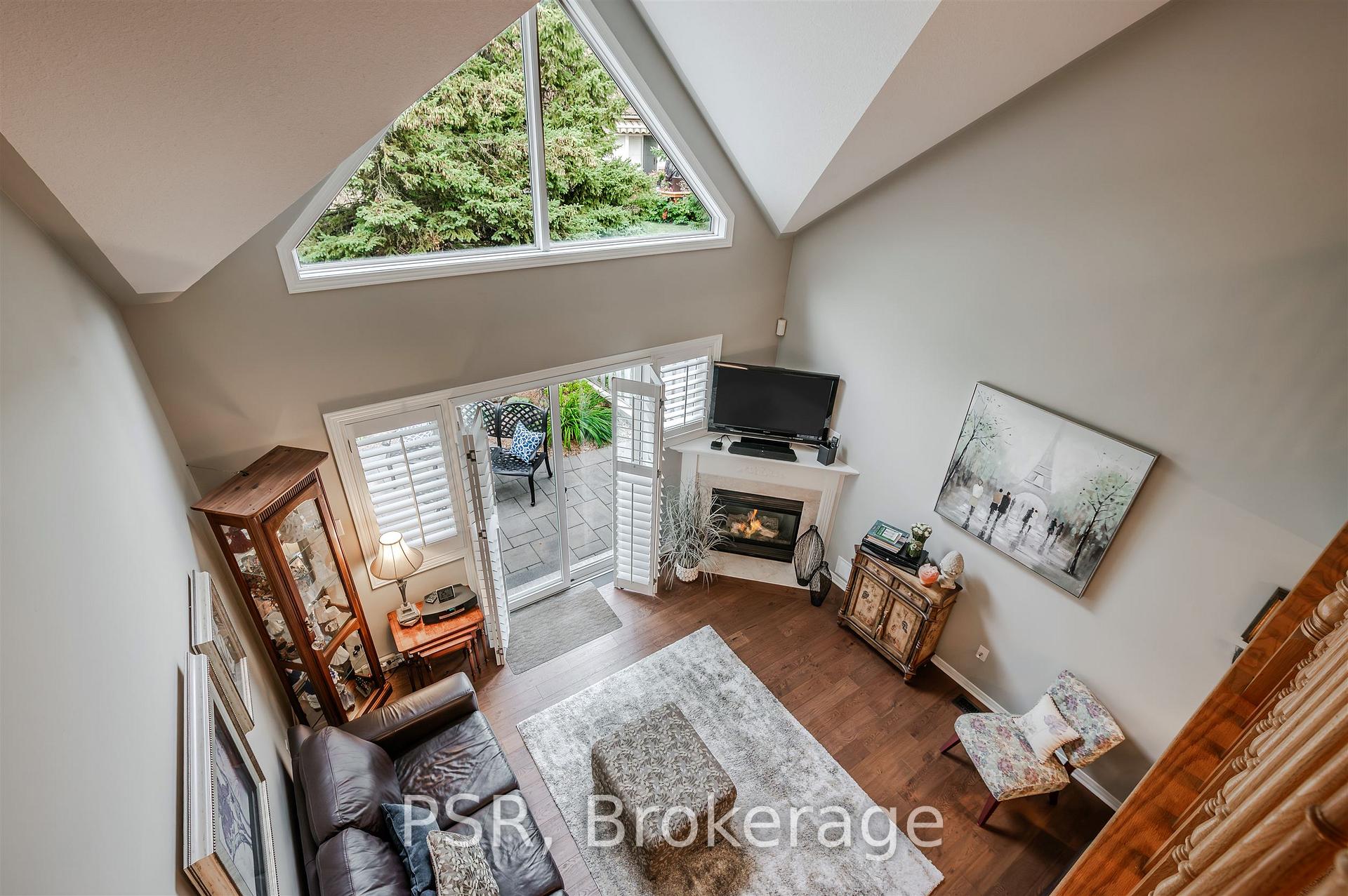 Photo 14 of Unit 49, 212 Stonehenge Drive, Hamilton, Meadowlands — HOMEH