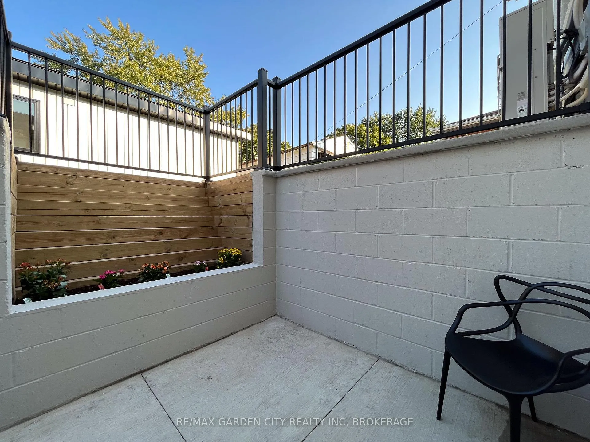 Photo 3 of 23 Warren Avenue, Hamilton, Balfour — HOMEH
