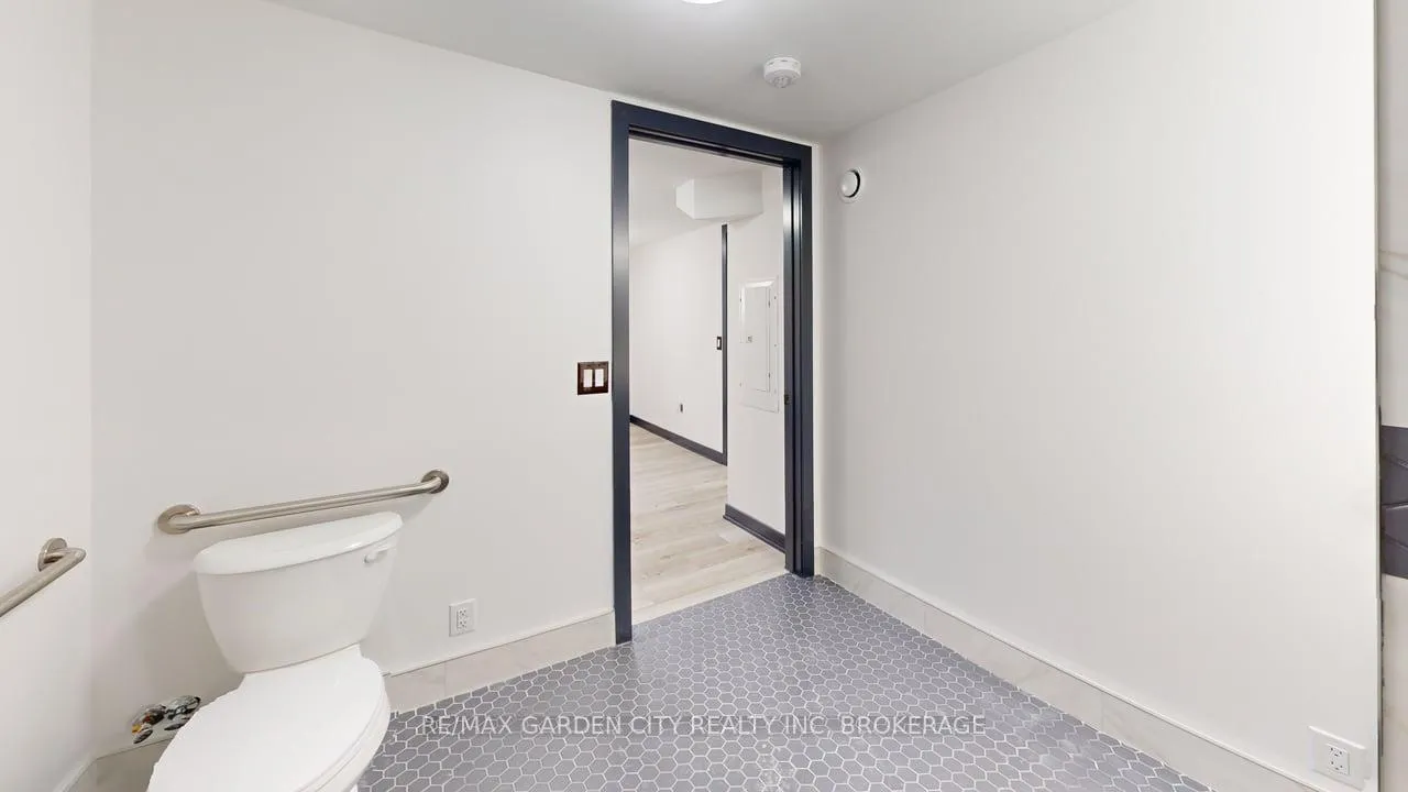 Photo 16 of 23 Warren Avenue, Hamilton, Balfour — HOMEH