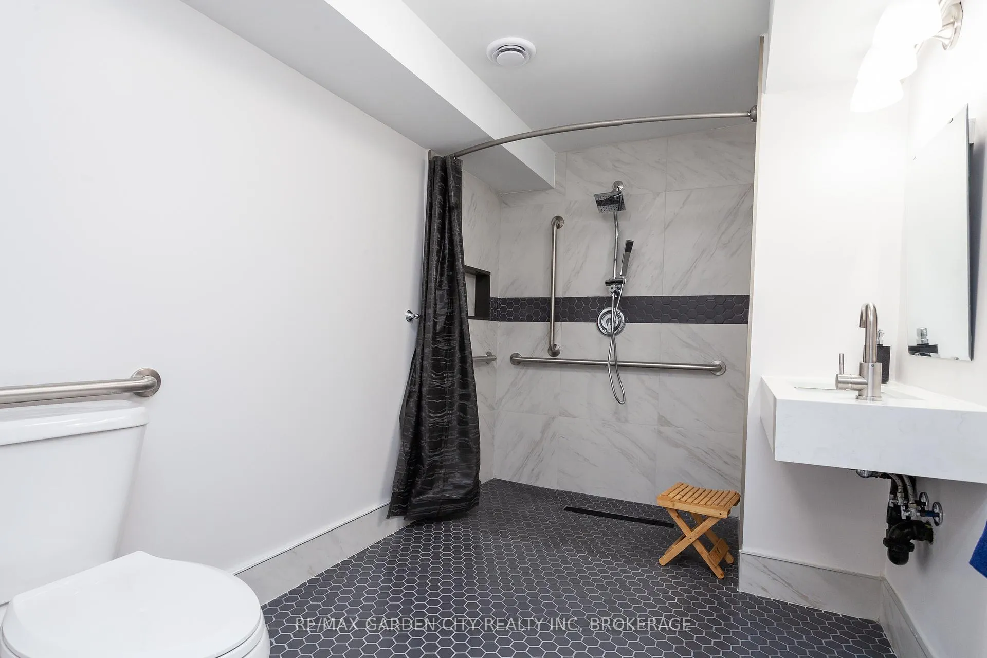 Photo 33 of 23 Warren Avenue, Hamilton, Balfour — HOMEH
