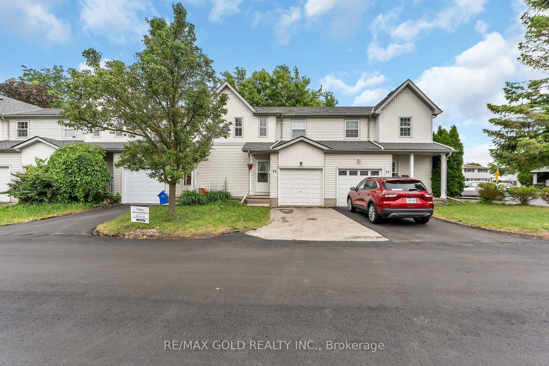 Front of Unit 34, 90 Mooregate Crescent