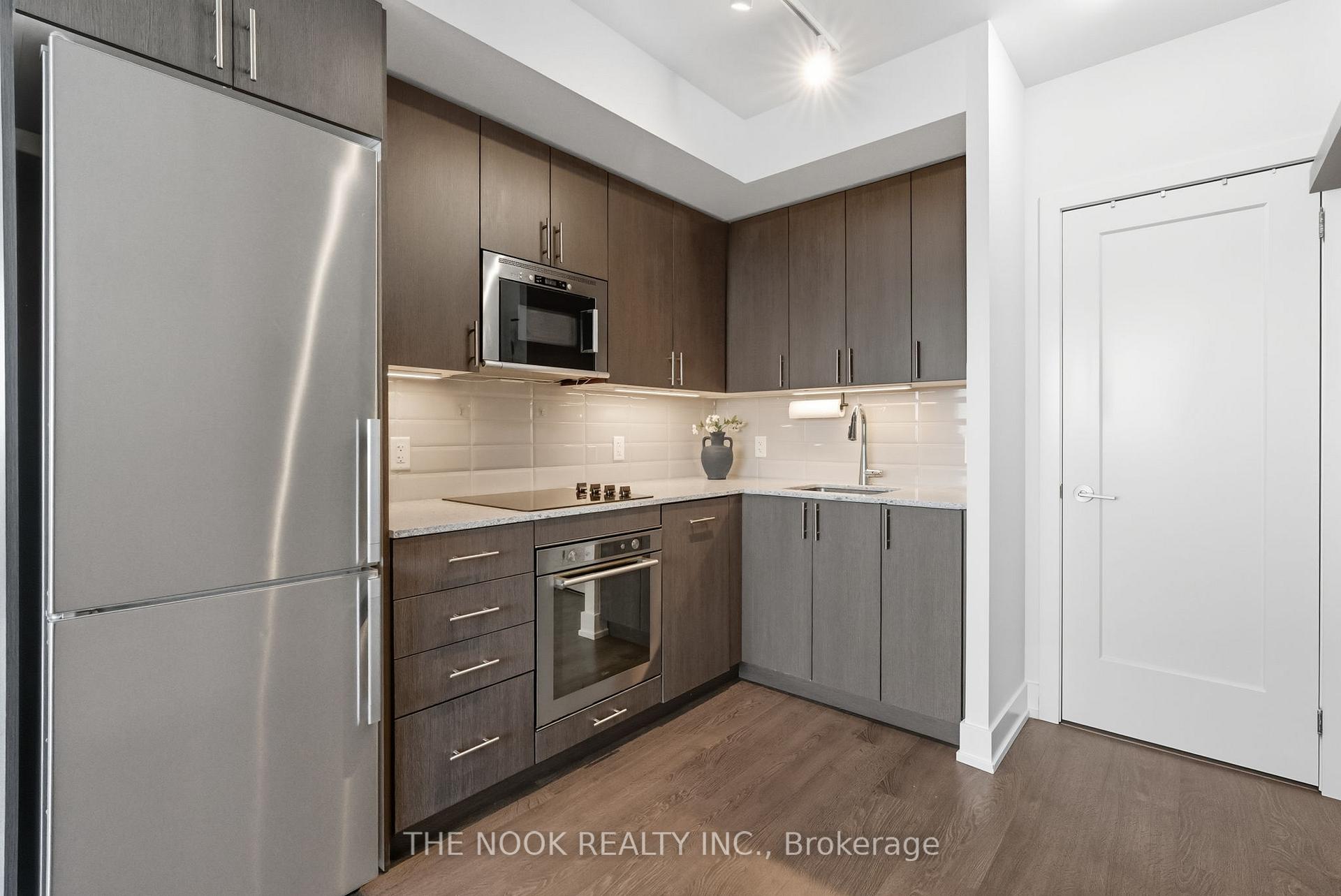 Photo 3 of Unit 805, 2550 Simcoe Street N, Oshawa, Windfields — HOMEH