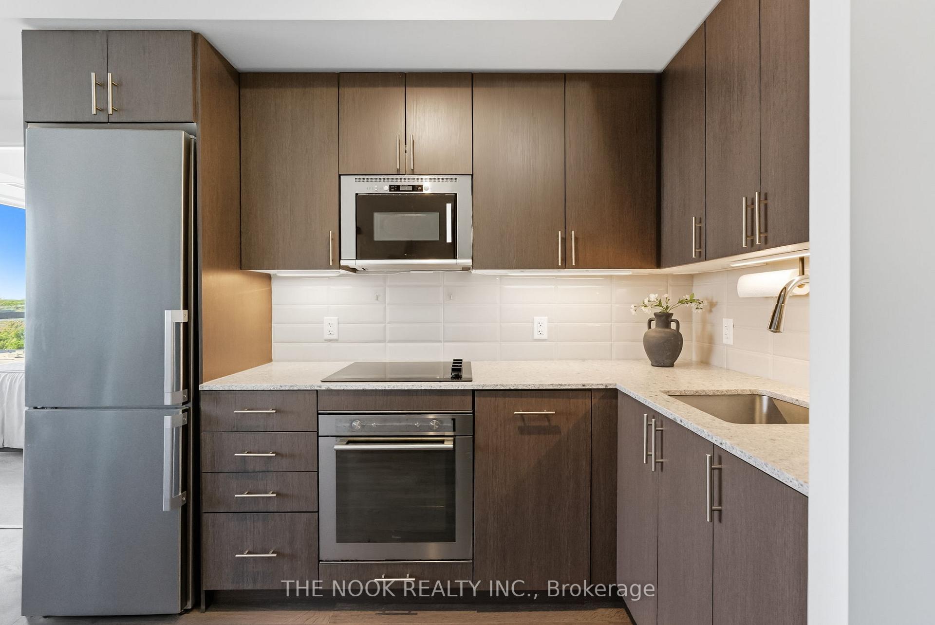 Photo 2 of Unit 805, 2550 Simcoe Street N, Oshawa, Windfields — HOMEH