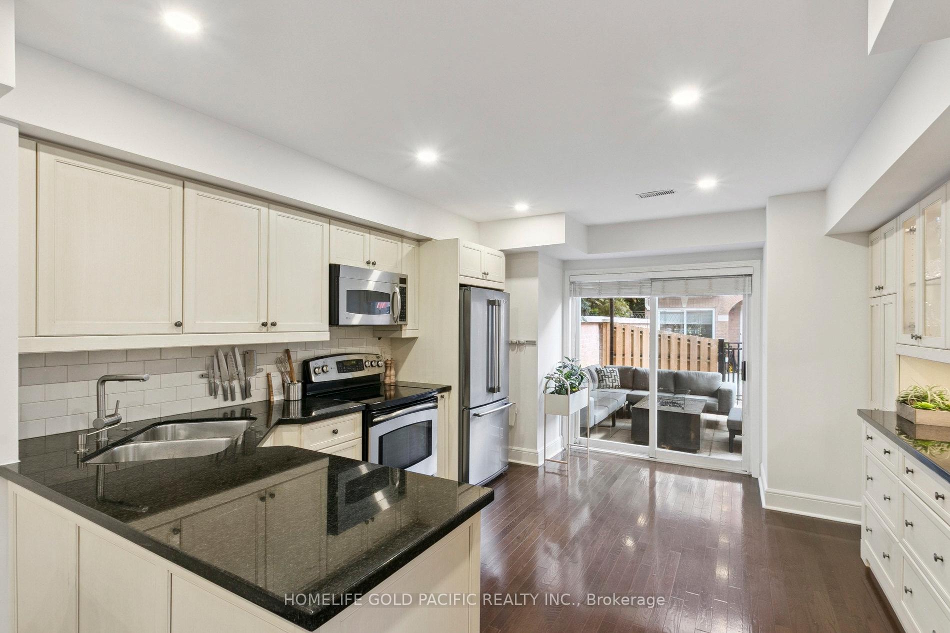 Photo 4 of Unit TH 1, 151 Merton Street, Toronto, Mount Pleasant West — HOMEH
