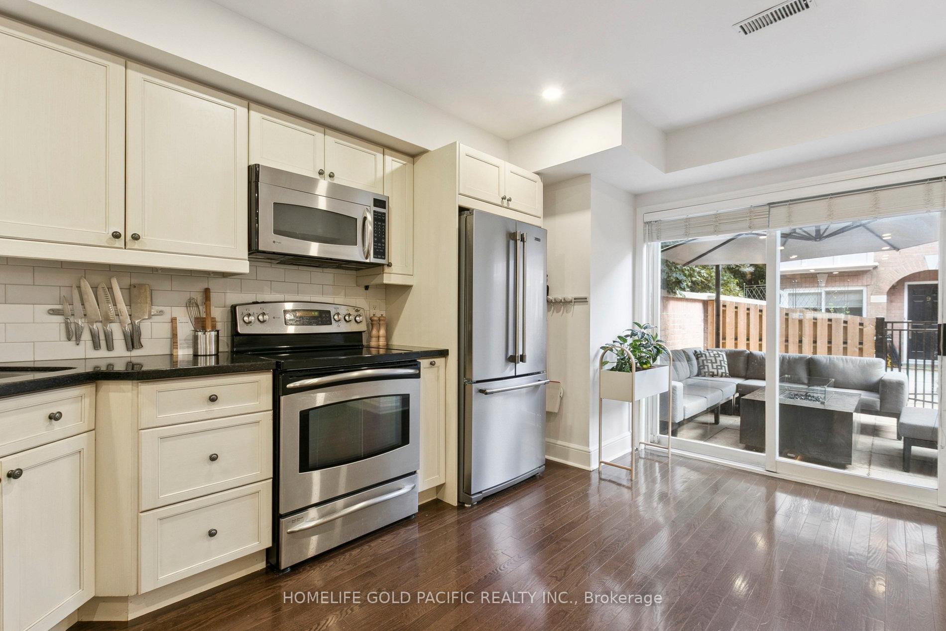 Photo 6 of Unit TH 1, 151 Merton Street, Toronto, Mount Pleasant West — HOMEH