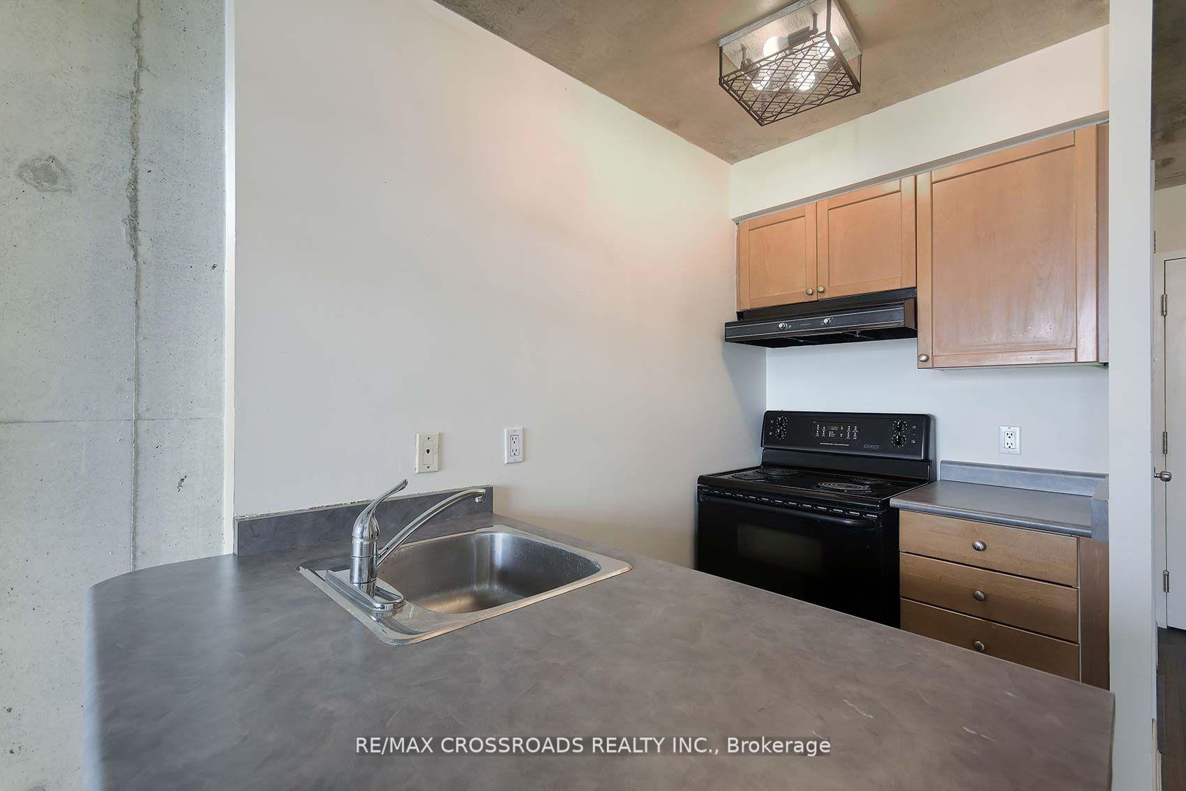 Photo 9 of Unit 526, 954 King Street W, Toronto, Niagara — HOMEH
