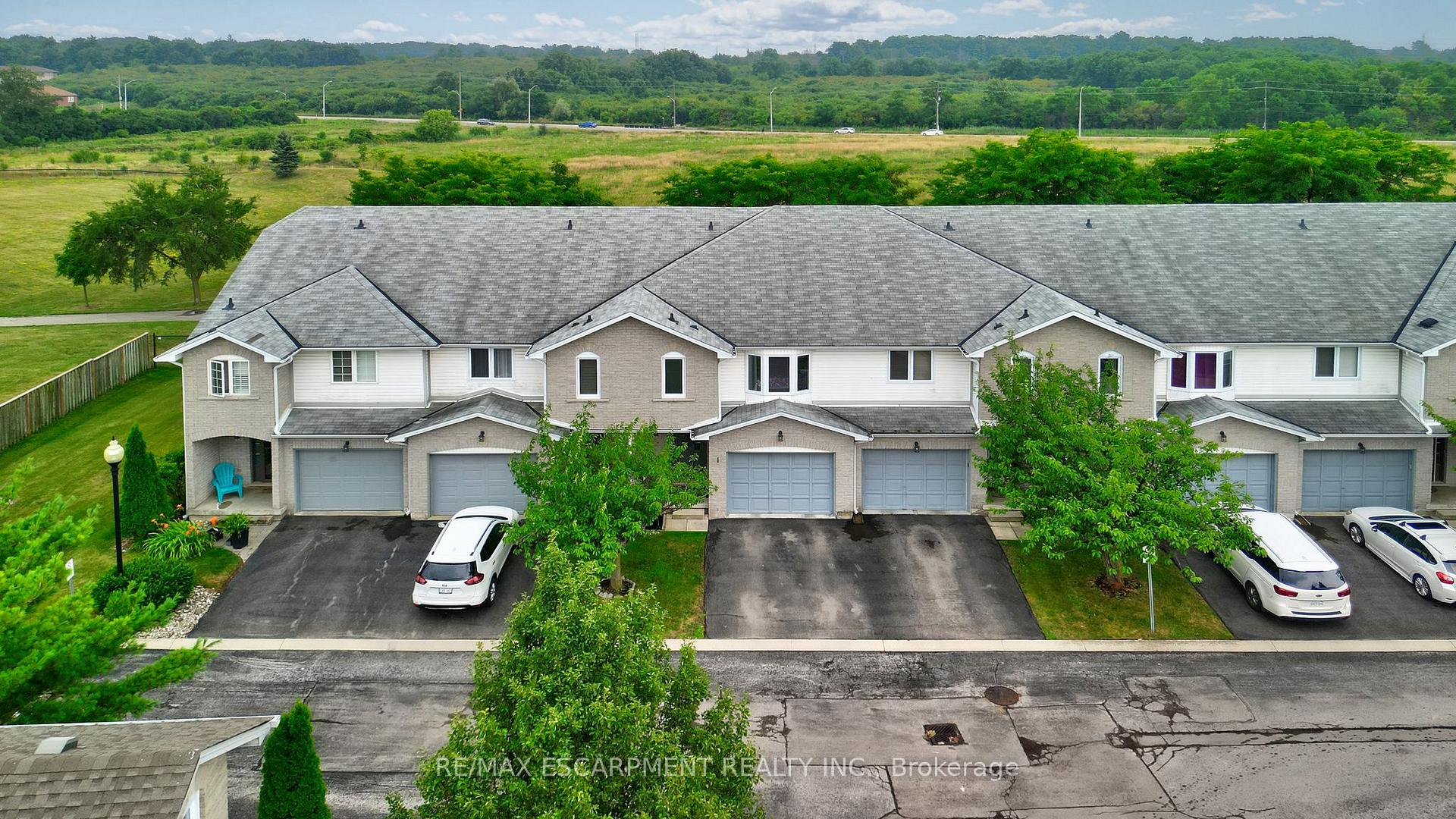 Photo 3 of Unit 28, 800 Paramount Drive, Hamilton, Stoney Creek Mountain — HOMEH