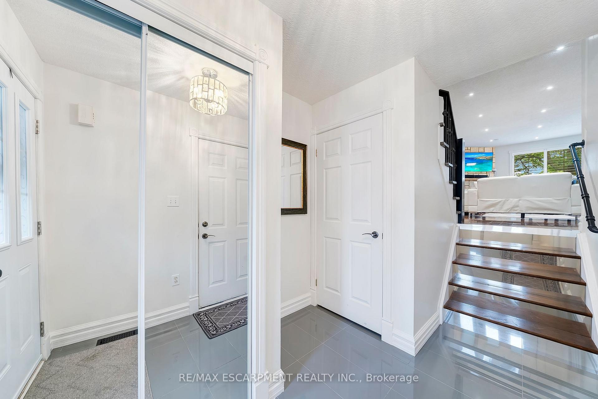 Photo 9 of Unit 28, 800 Paramount Drive, Hamilton, Stoney Creek Mountain — HOMEH