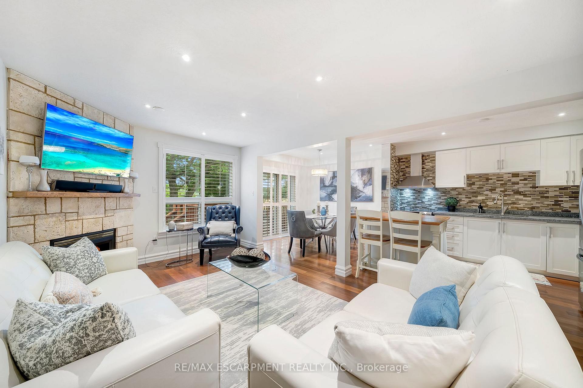 Photo 5 of Unit 28, 800 Paramount Drive, Hamilton, Stoney Creek Mountain — HOMEH