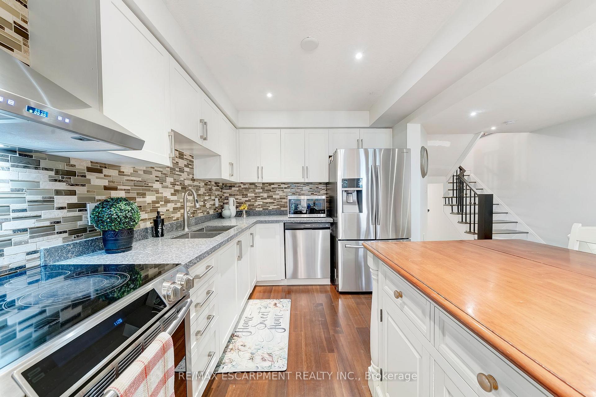 Photo 12 of Unit 28, 800 Paramount Drive, Hamilton, Stoney Creek Mountain — HOMEH