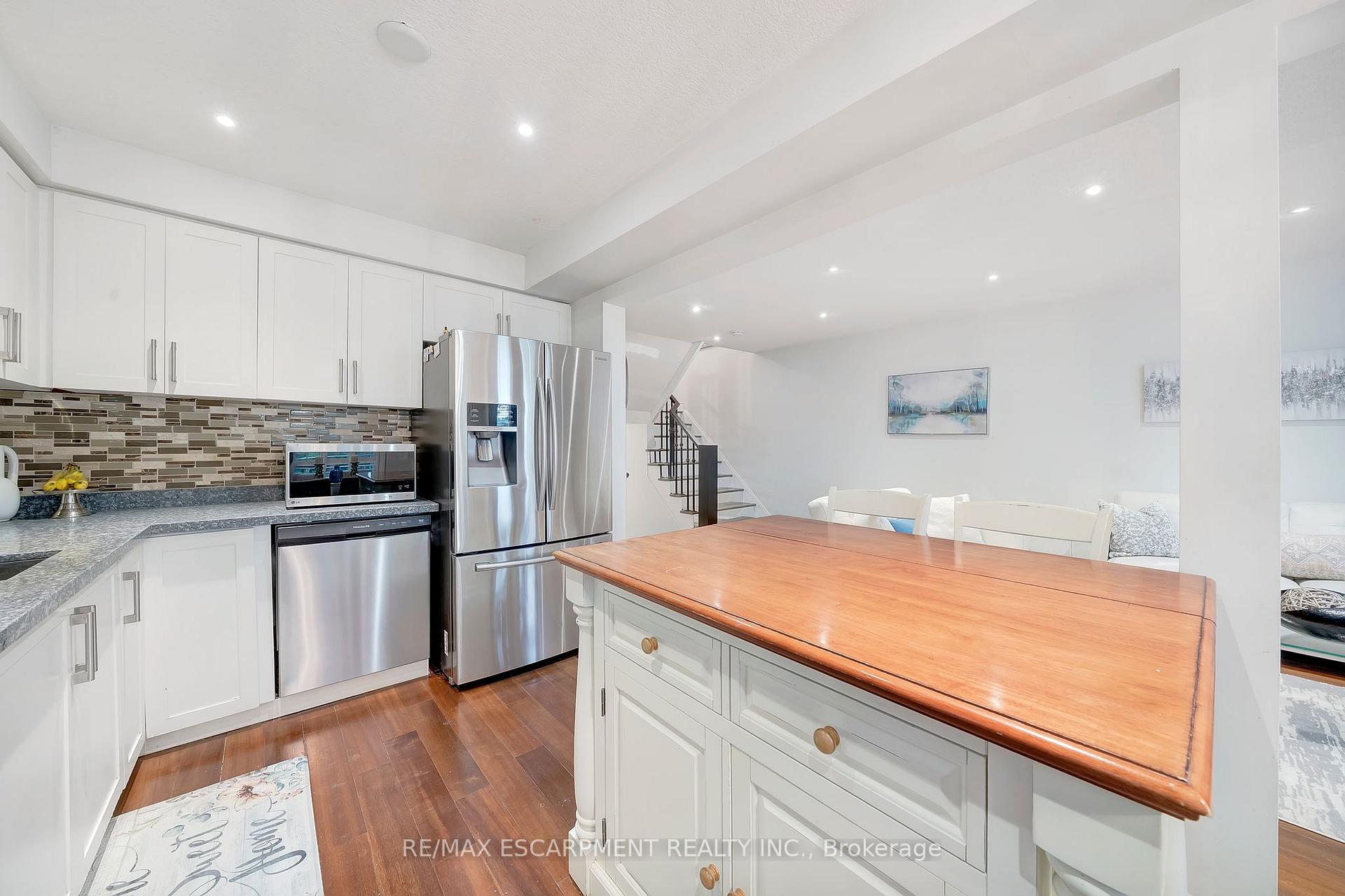 Photo 8 of Unit 28, 800 Paramount Drive, Hamilton, Stoney Creek Mountain — HOMEH