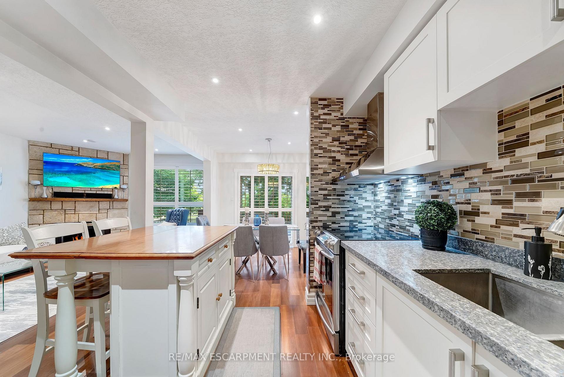 Photo 16 of Unit 28, 800 Paramount Drive, Hamilton, Stoney Creek Mountain — HOMEH