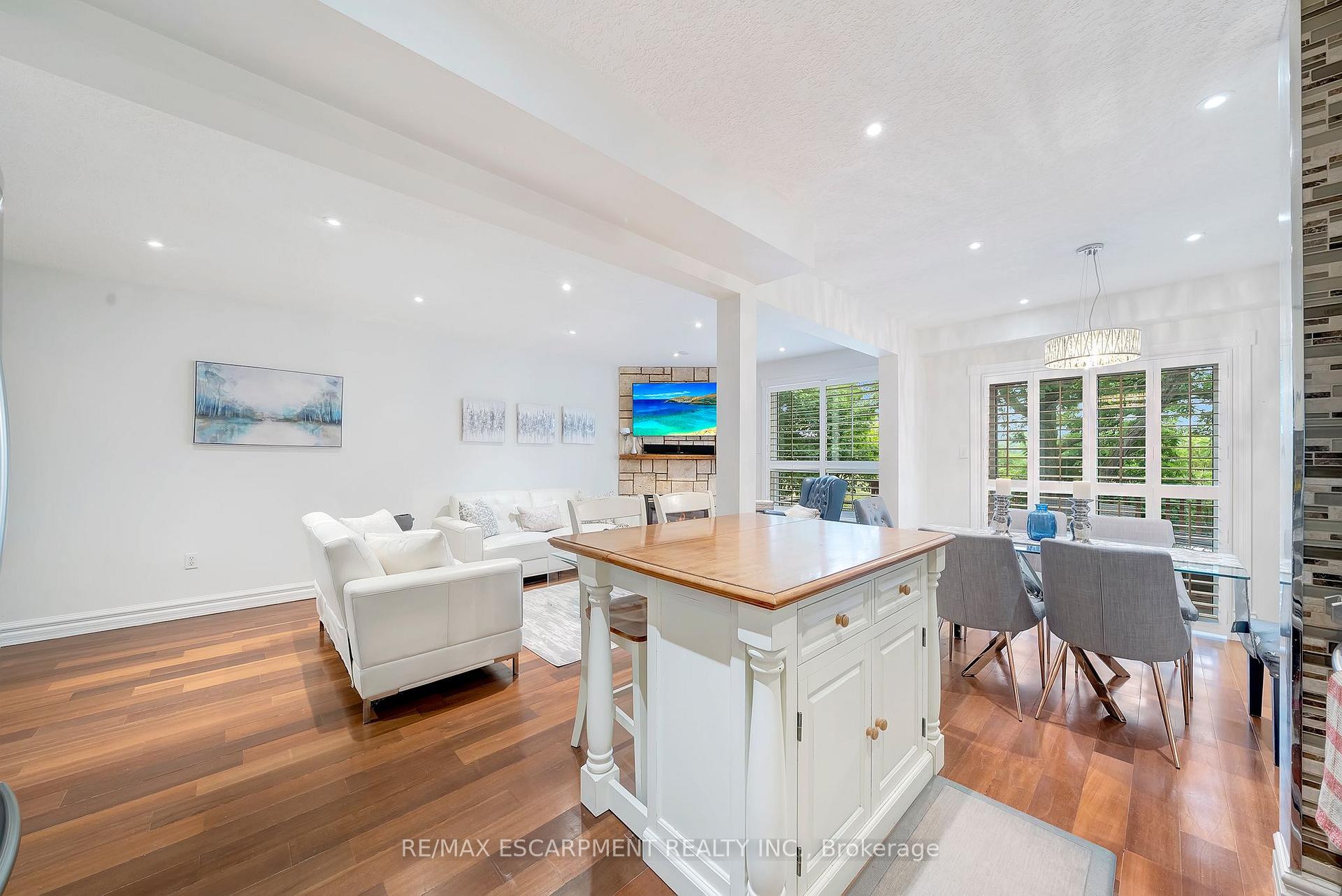 Photo 7 of Unit 28, 800 Paramount Drive, Hamilton, Stoney Creek Mountain — HOMEH