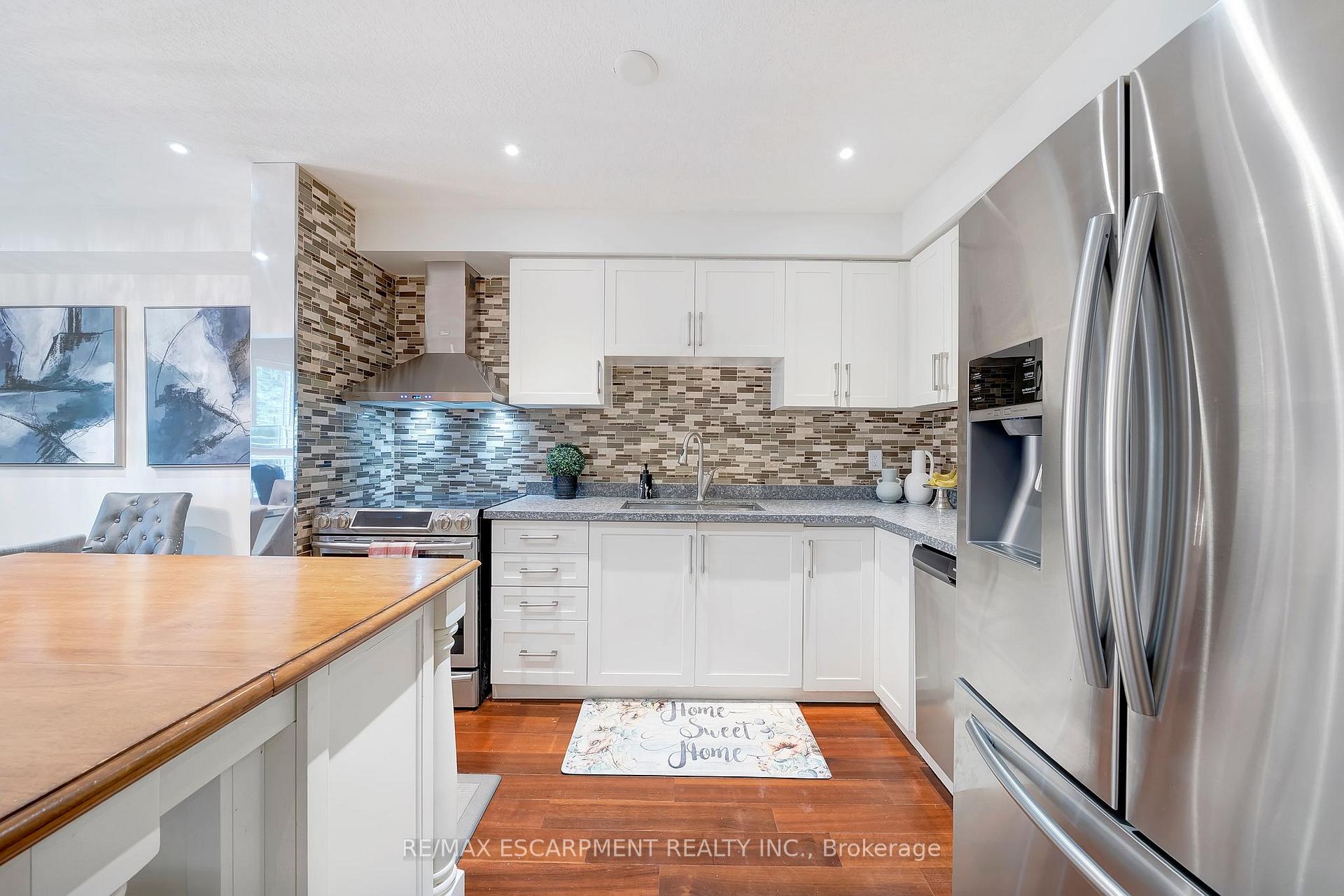 Photo 15 of Unit 28, 800 Paramount Drive, Hamilton, Stoney Creek Mountain — HOMEH