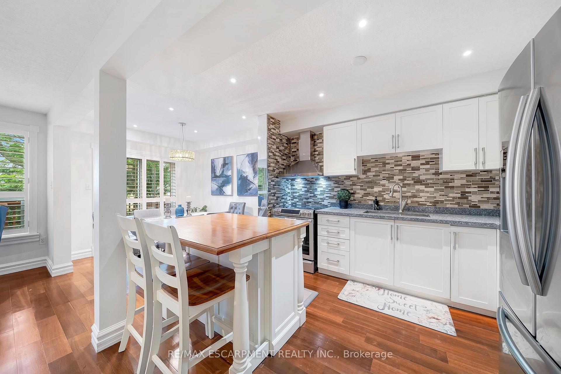 Photo 13 of Unit 28, 800 Paramount Drive, Hamilton, Stoney Creek Mountain — HOMEH