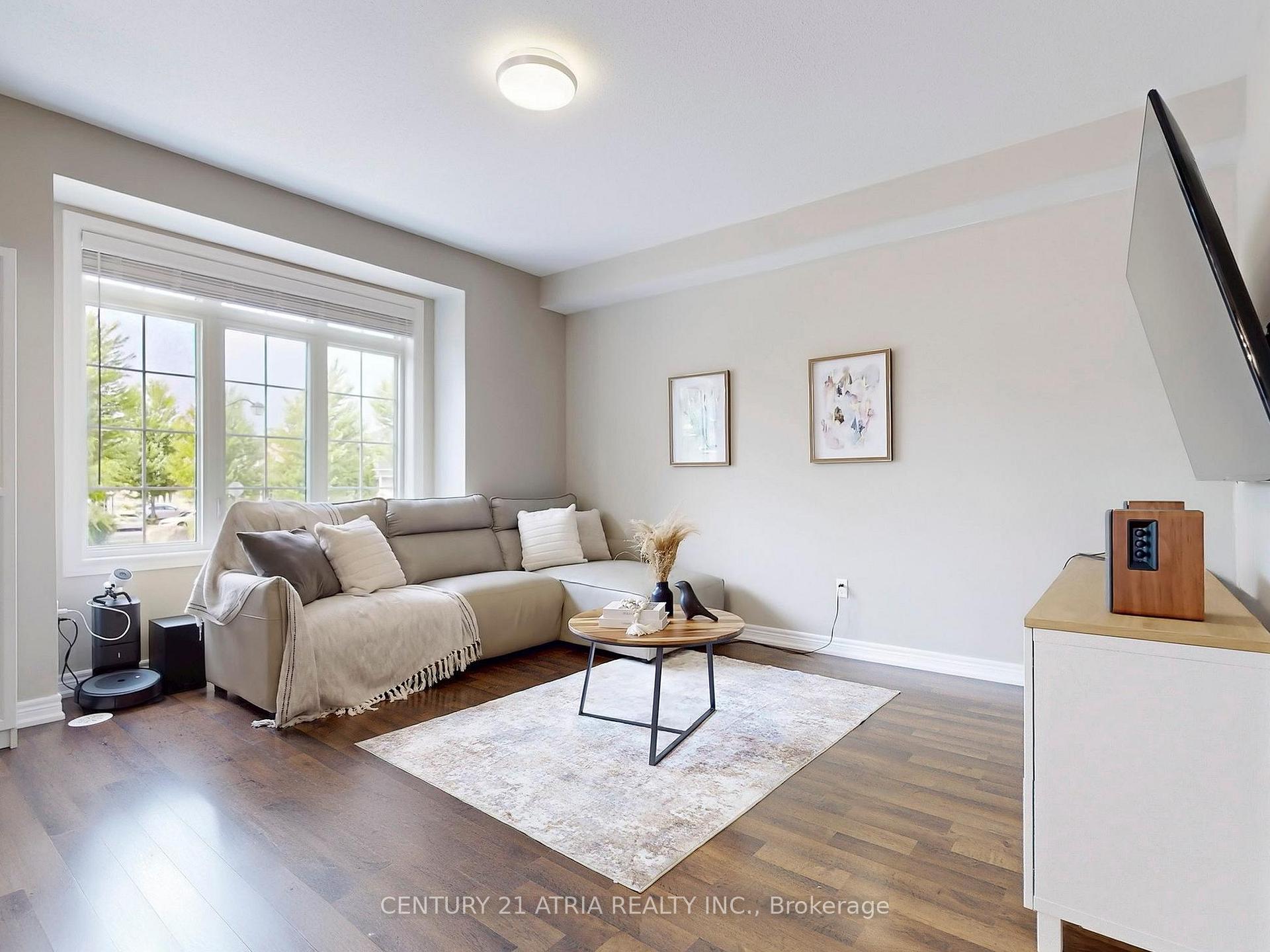 Photo 8 of 12 Roy Grove Way, Markham, Greensborough — HOMEH