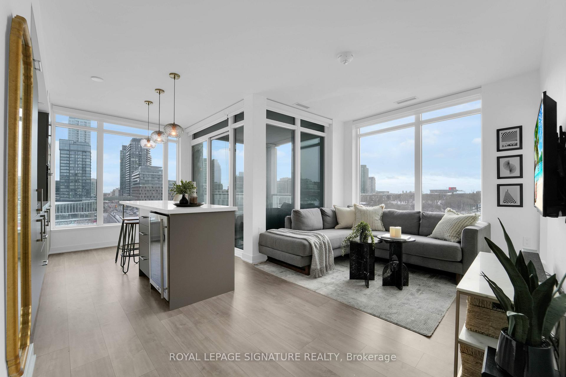 Photo 1 of Unit 406, 27 Bathurst Street, Toronto, Waterfront Communities — HOMEH