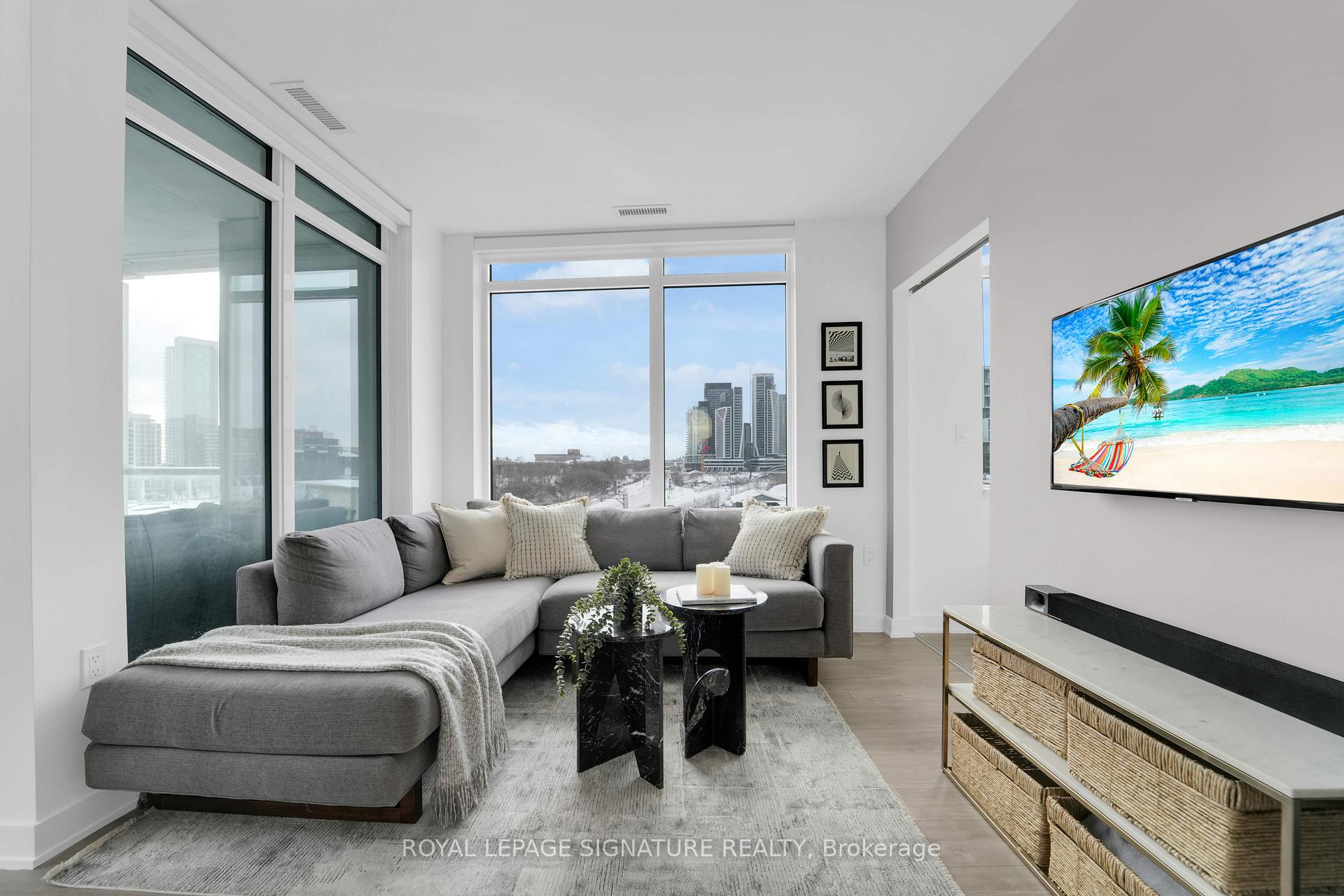 Photo 4 of Unit 406, 27 Bathurst Street, Toronto, Waterfront Communities — HOMEH