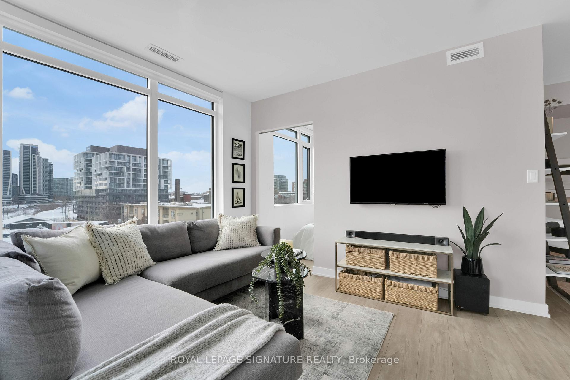 Photo 5 of Unit 406, 27 Bathurst Street, Toronto, Waterfront Communities — HOMEH