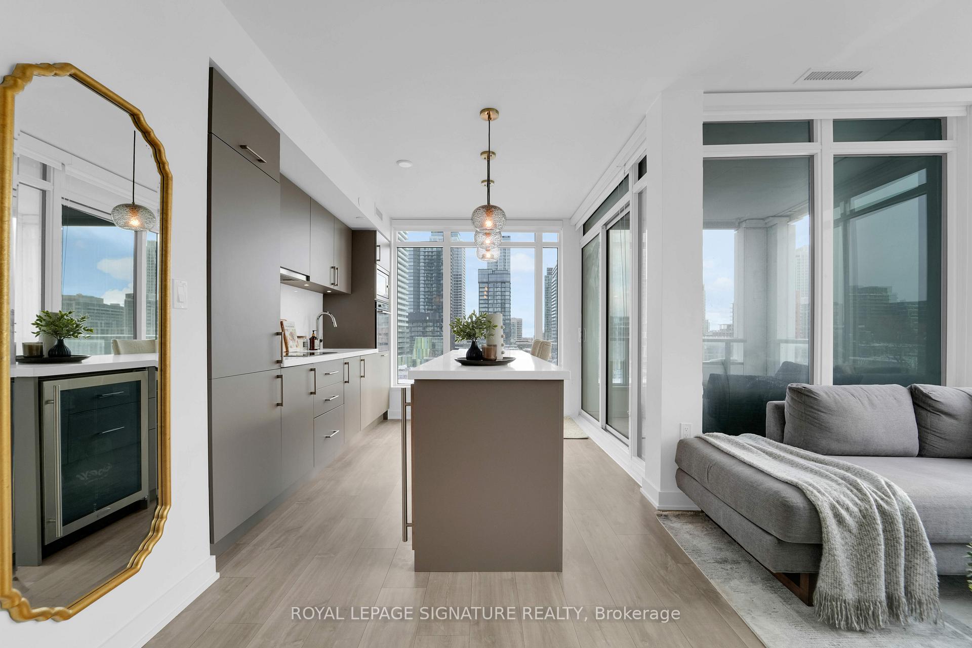 Photo 7 of Unit 406, 27 Bathurst Street, Toronto, Waterfront Communities — HOMEH