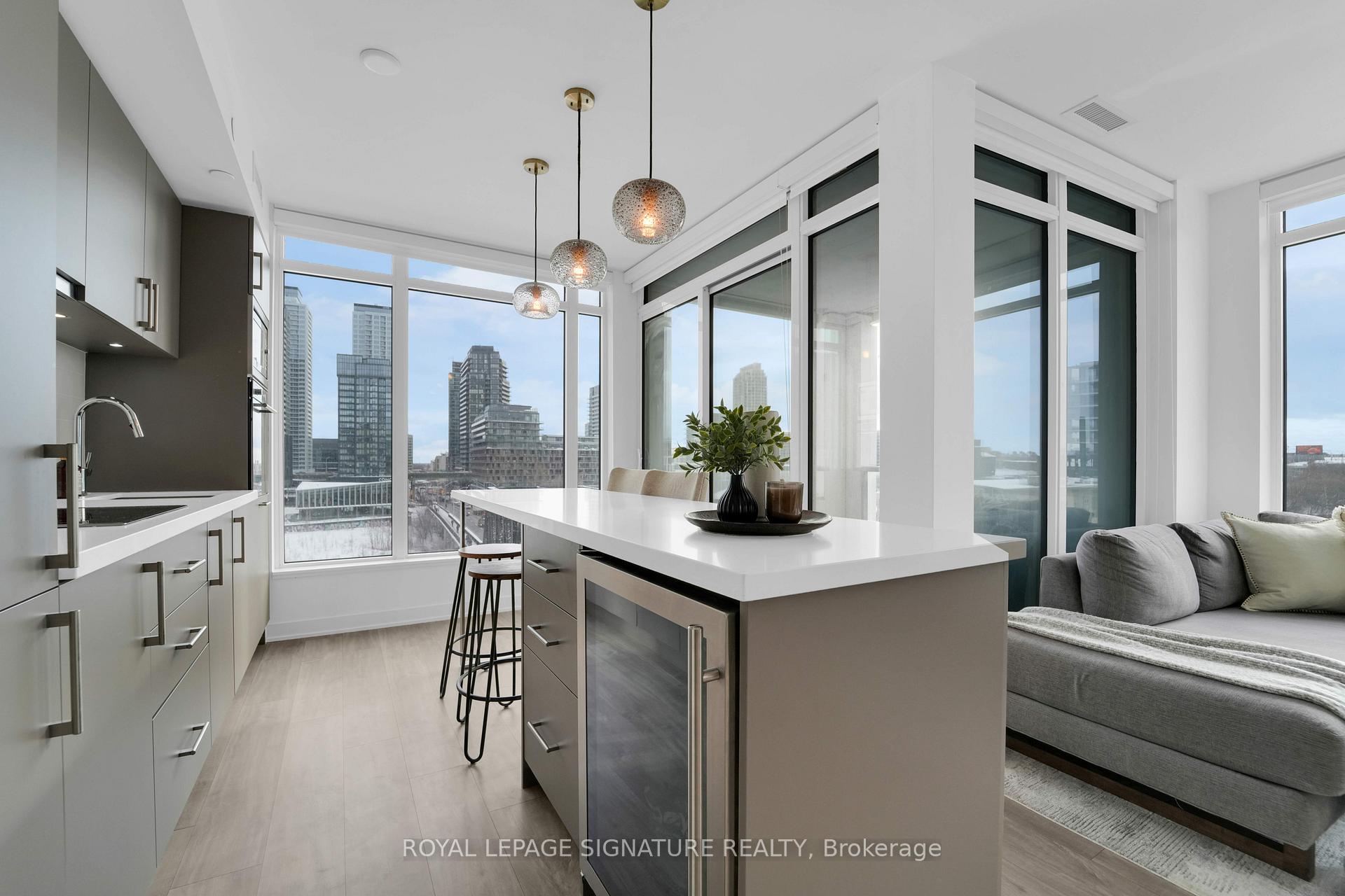 Photo 8 of Unit 406, 27 Bathurst Street, Toronto, Waterfront Communities — HOMEH