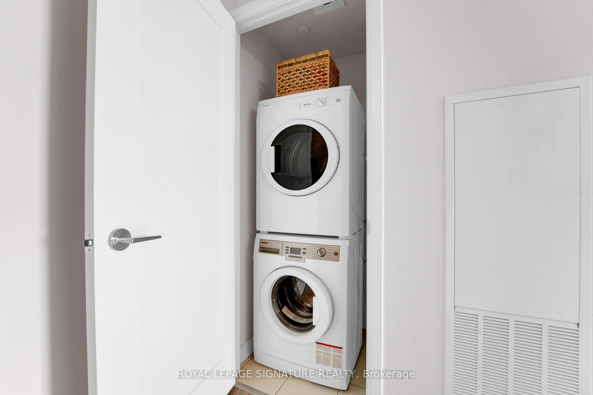 Photo 15 of Unit 406, 27 Bathurst Street, Toronto, Waterfront Communities — HOMEH