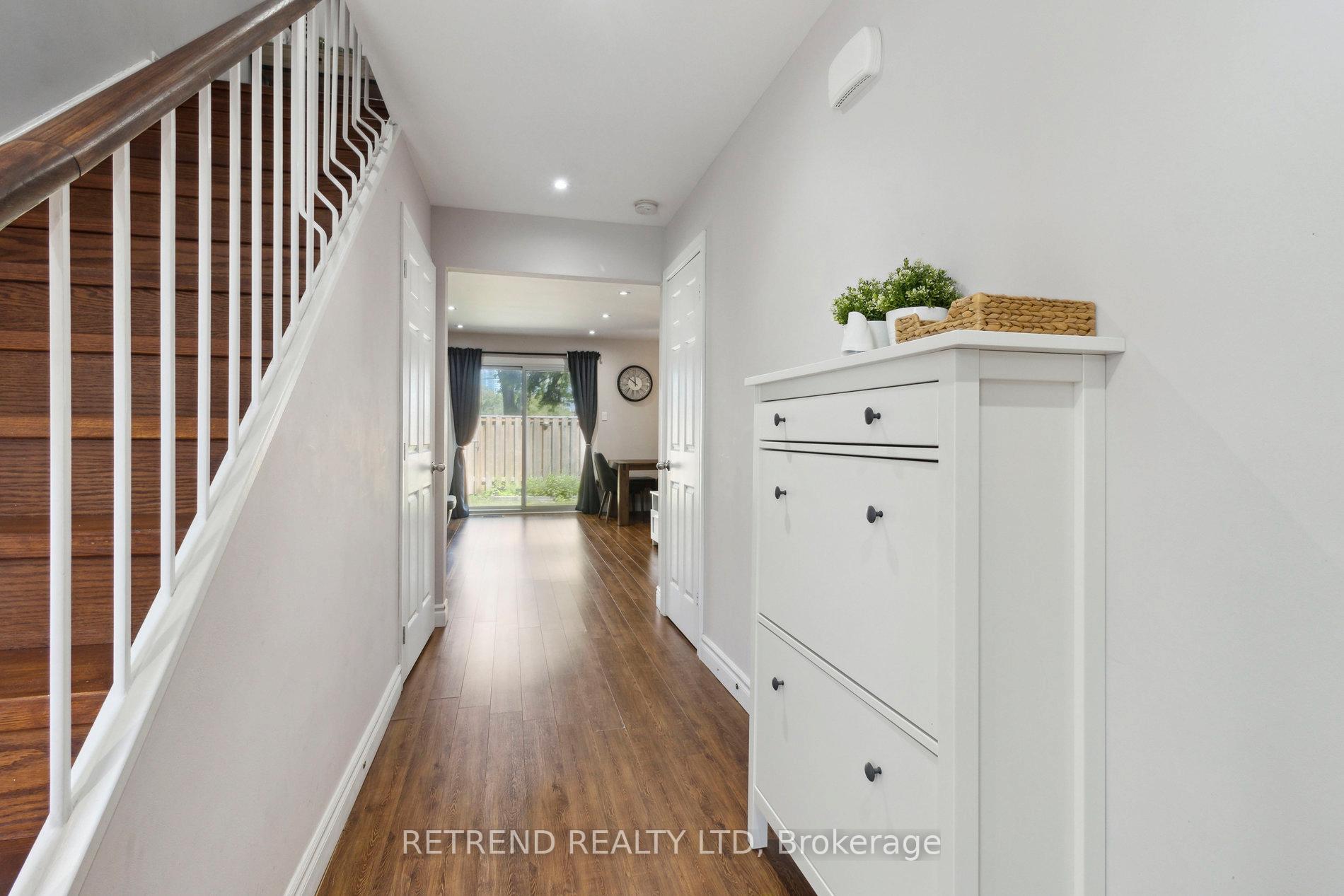 Photo 14 of 8 Niles Way, Markham, Aileen-Willowbrook — HOMEH