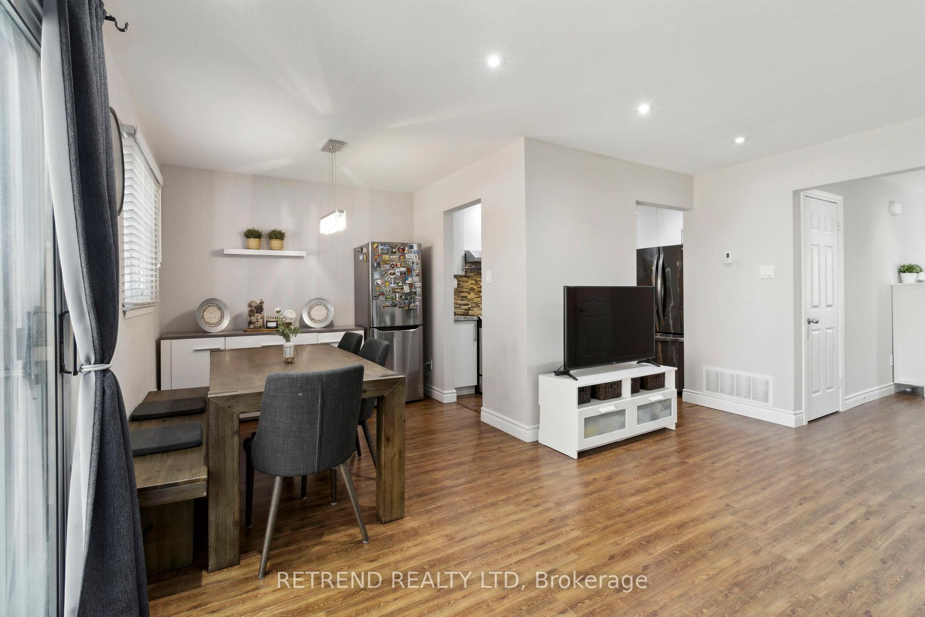 Photo 5 of 8 Niles Way, Markham, Aileen-Willowbrook — HOMEH